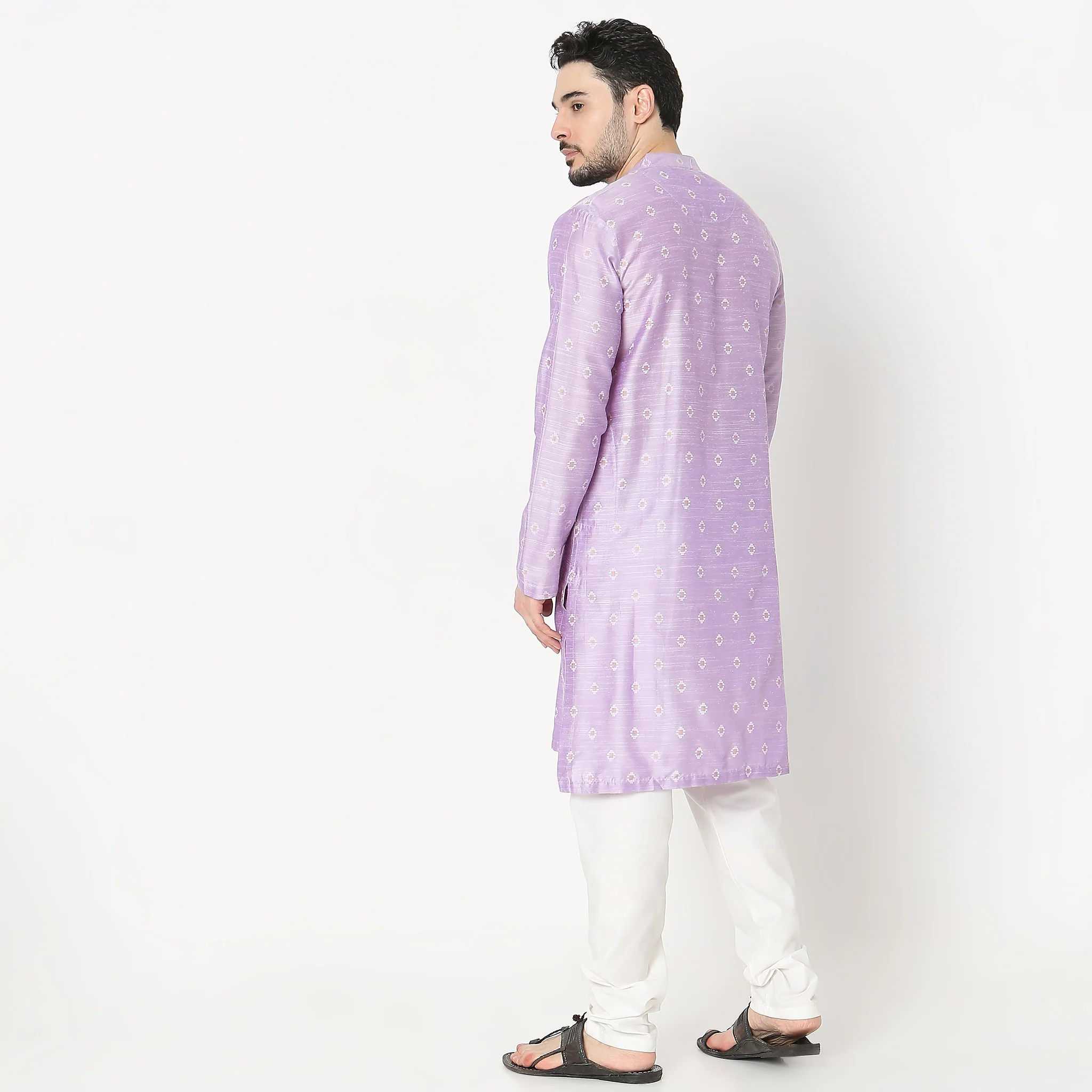 Regular Fit Embellished Kurta - Image 3