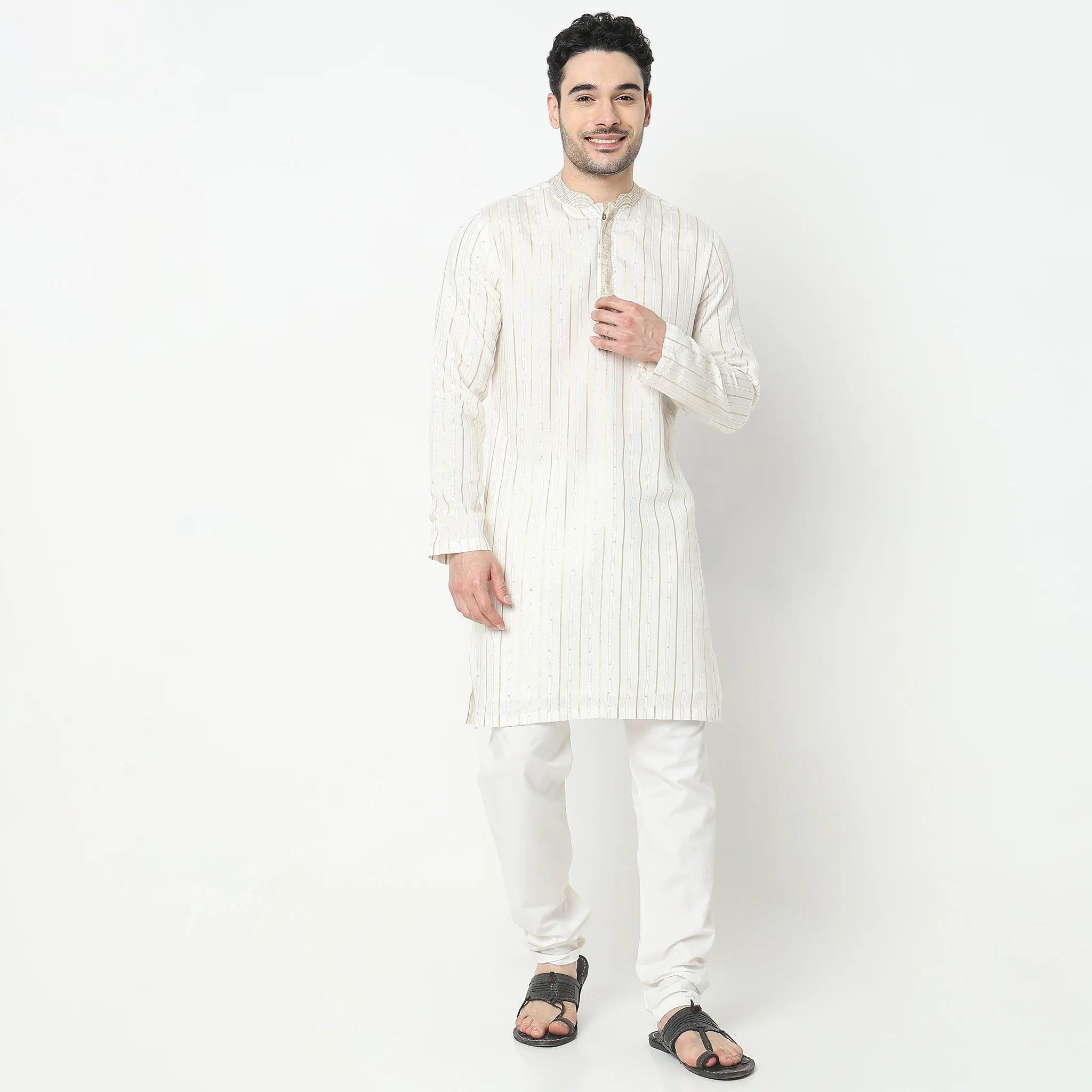 Regular Fit Embellished Kurta - Image 2
