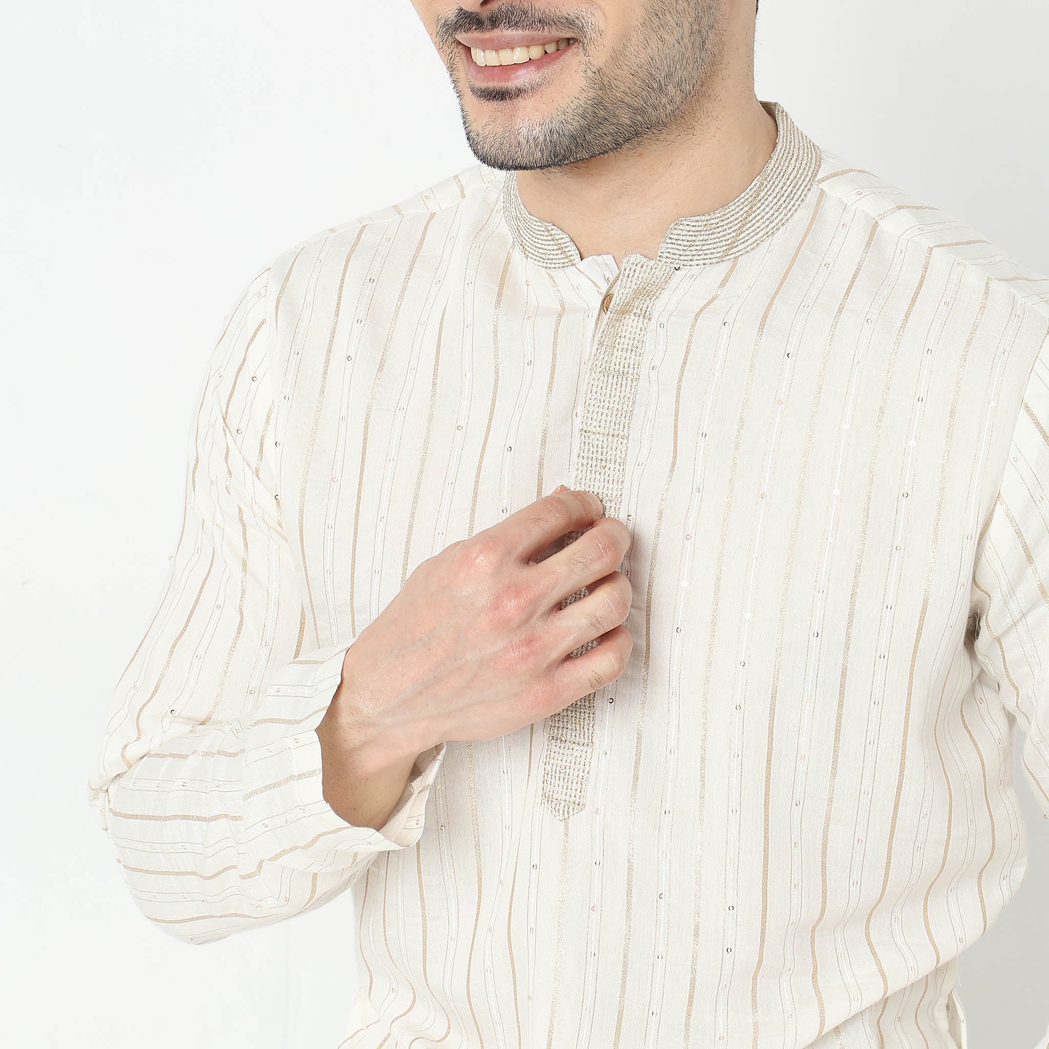 Regular Fit Embellished Kurta - Image 4
