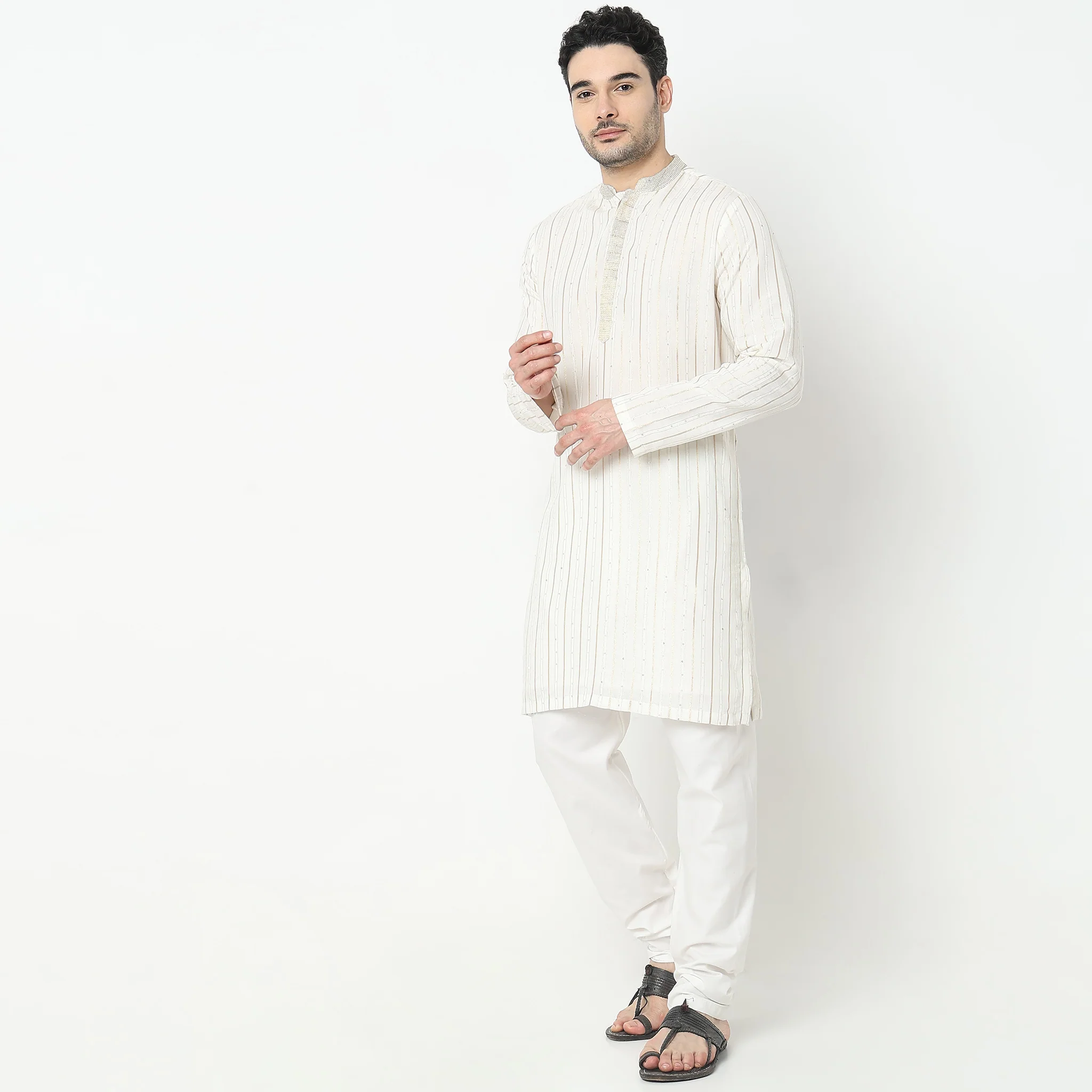 Regular Fit Embellished Kurta - Image 5