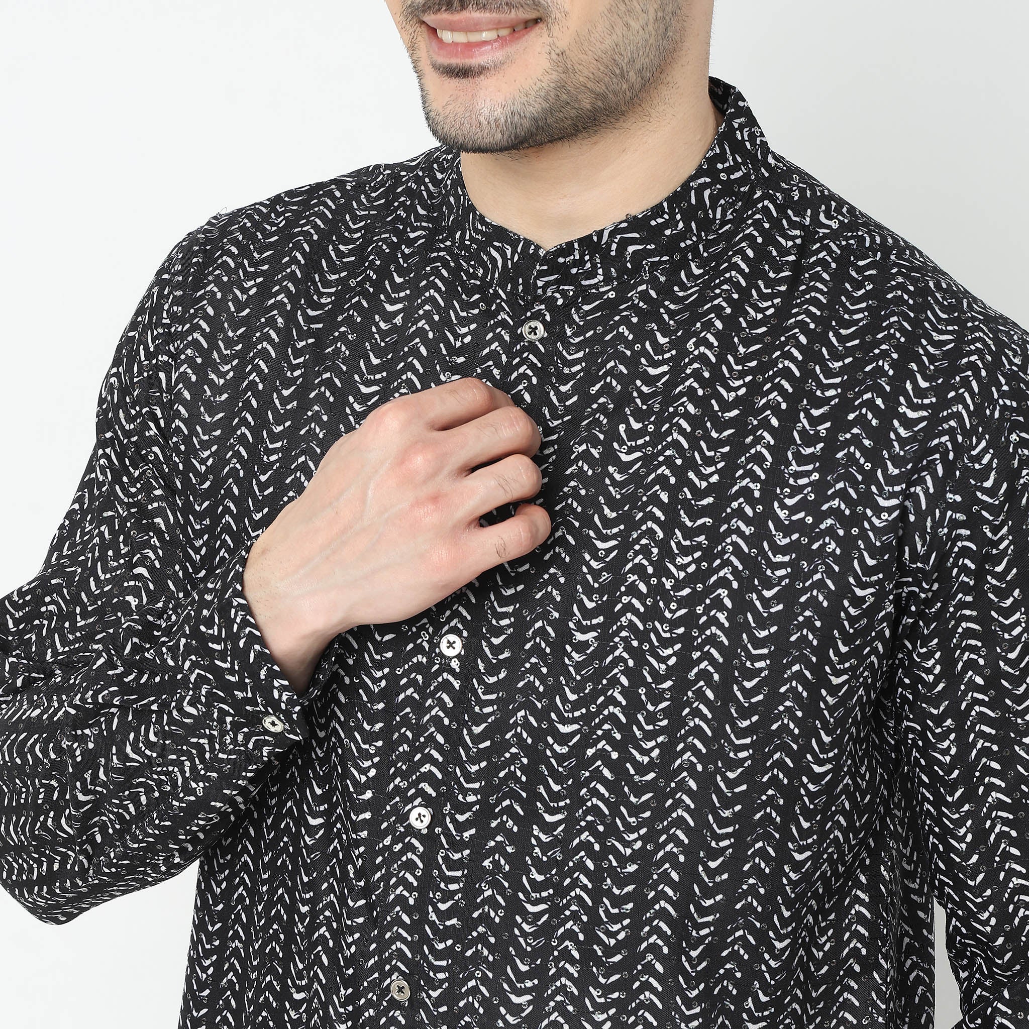 Regular Fit Embellished Kurta - Image 4