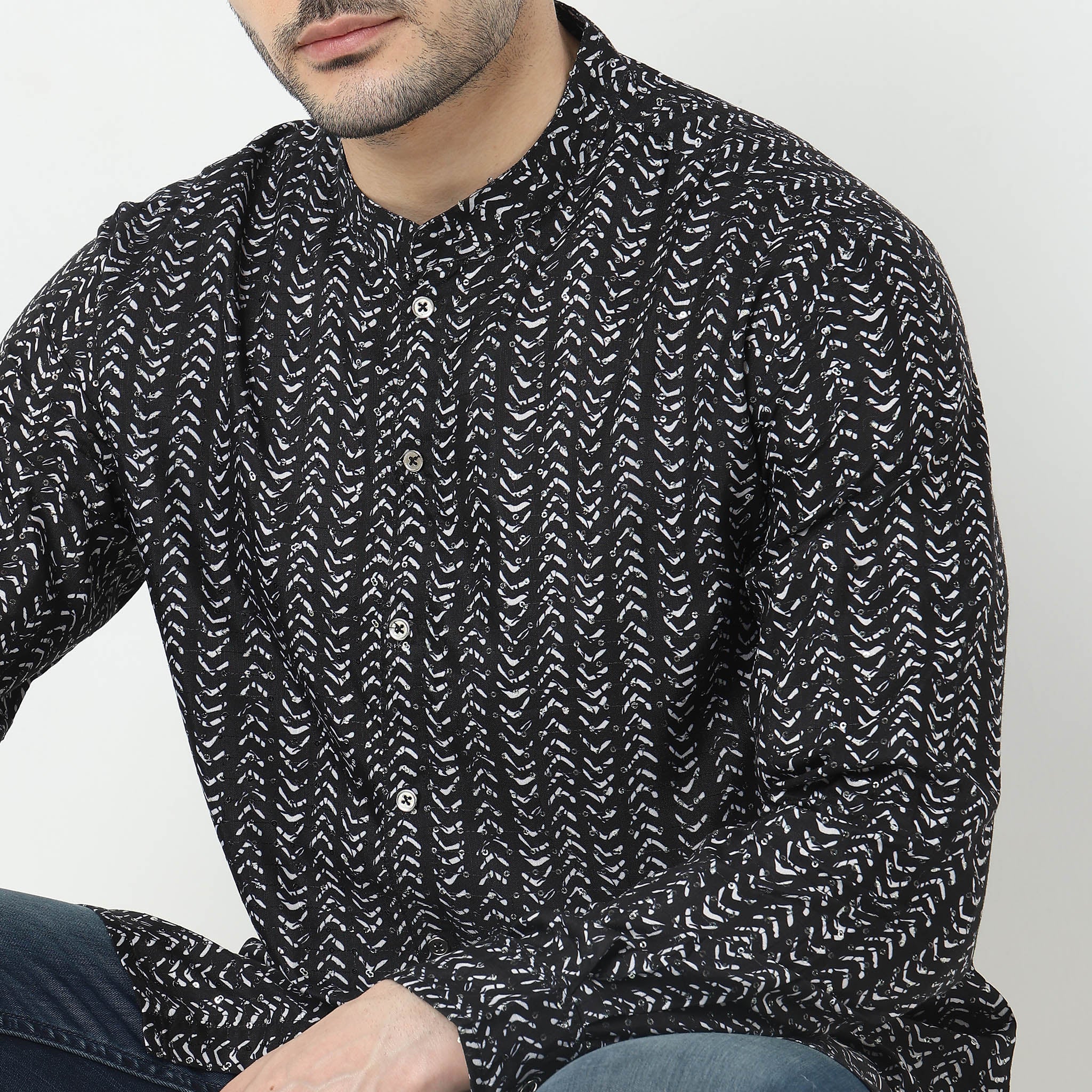 Regular Fit Embellished Kurta - Image 5