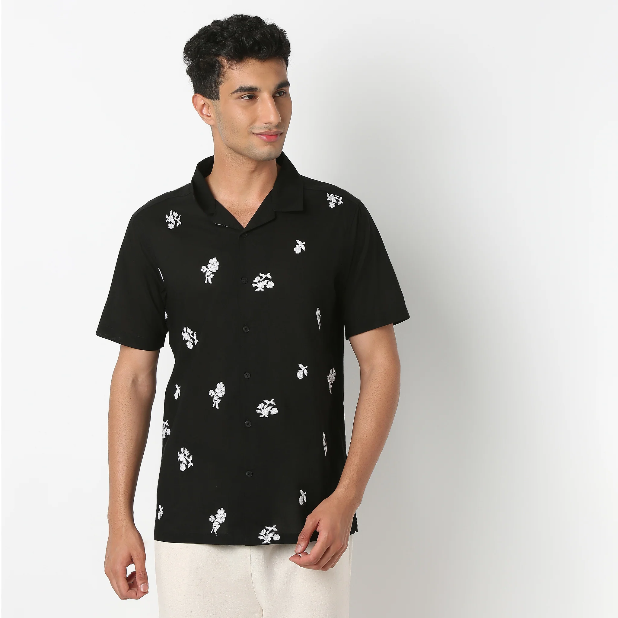 Moodᵉˣ Shirt - Camp Collar Solid With Embroidery Pattern - Image 2