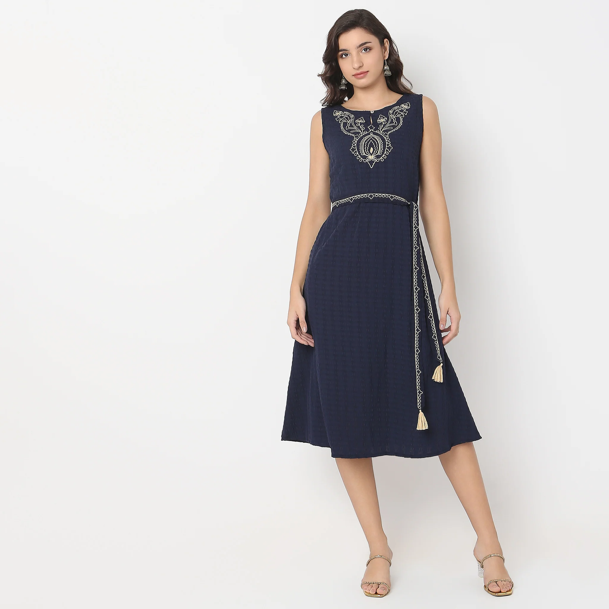 Regular Fit Embroidered Dress - Image 2