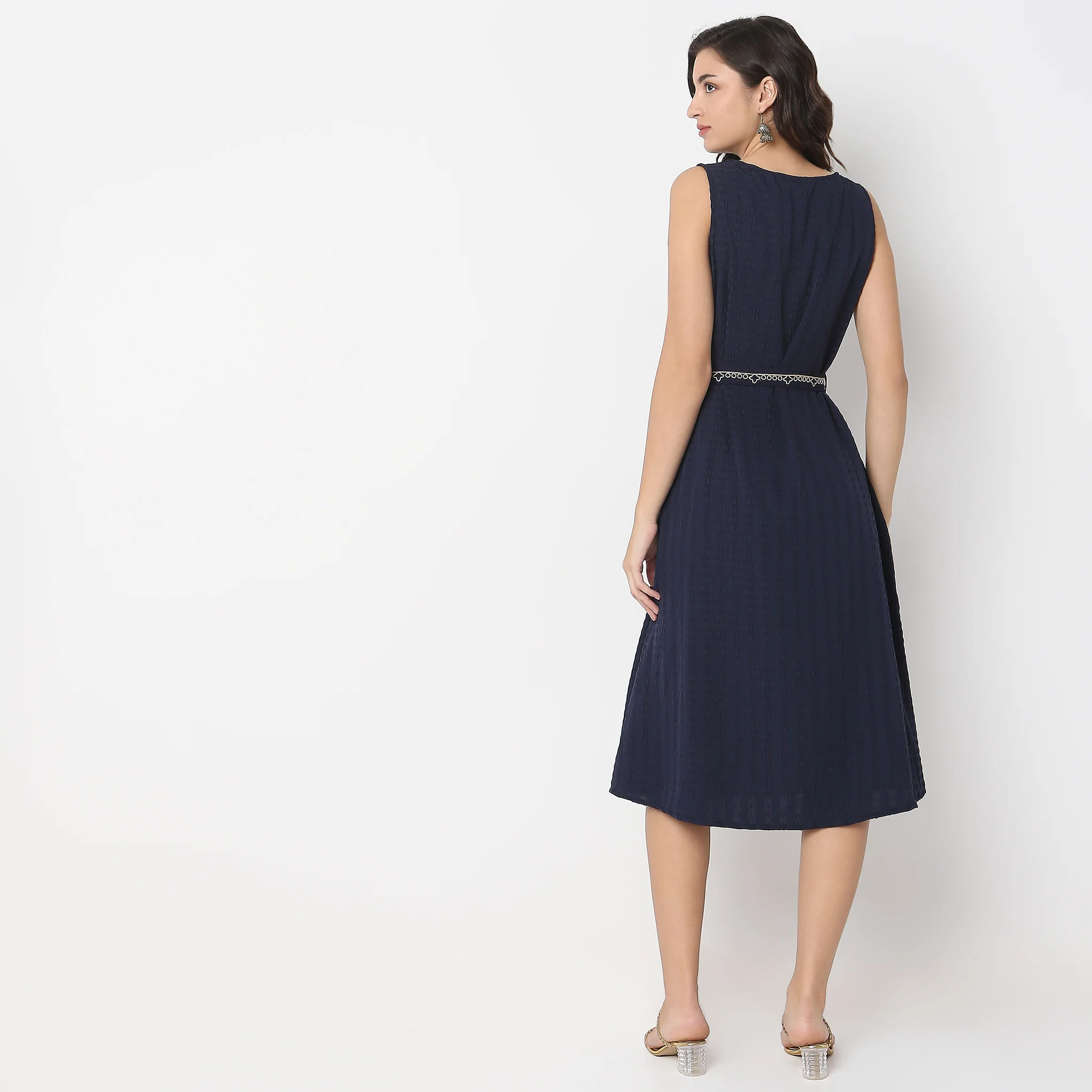 Regular Fit Embroidered Dress - Image 3
