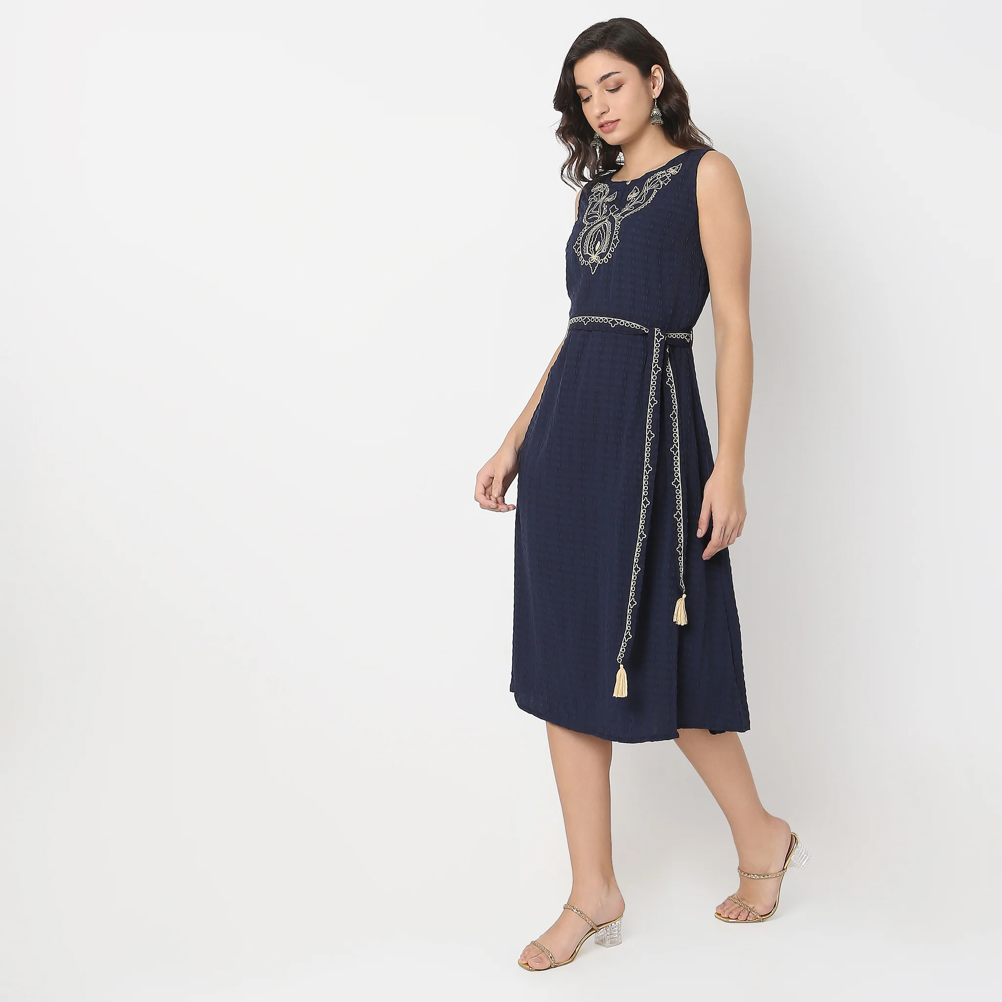 Regular Fit Embroidered Dress - Image 5