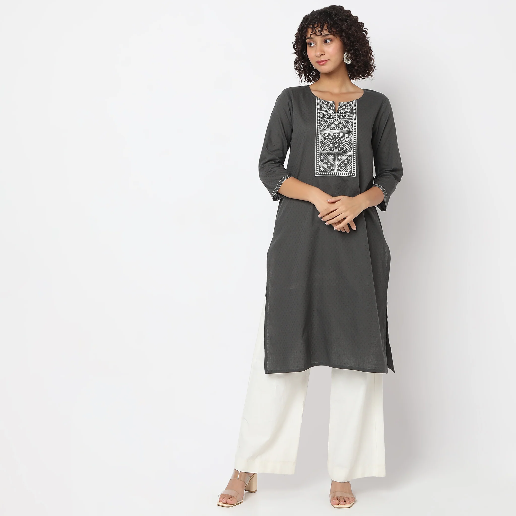 Regular Fit Embroidered Kurta - Image 2