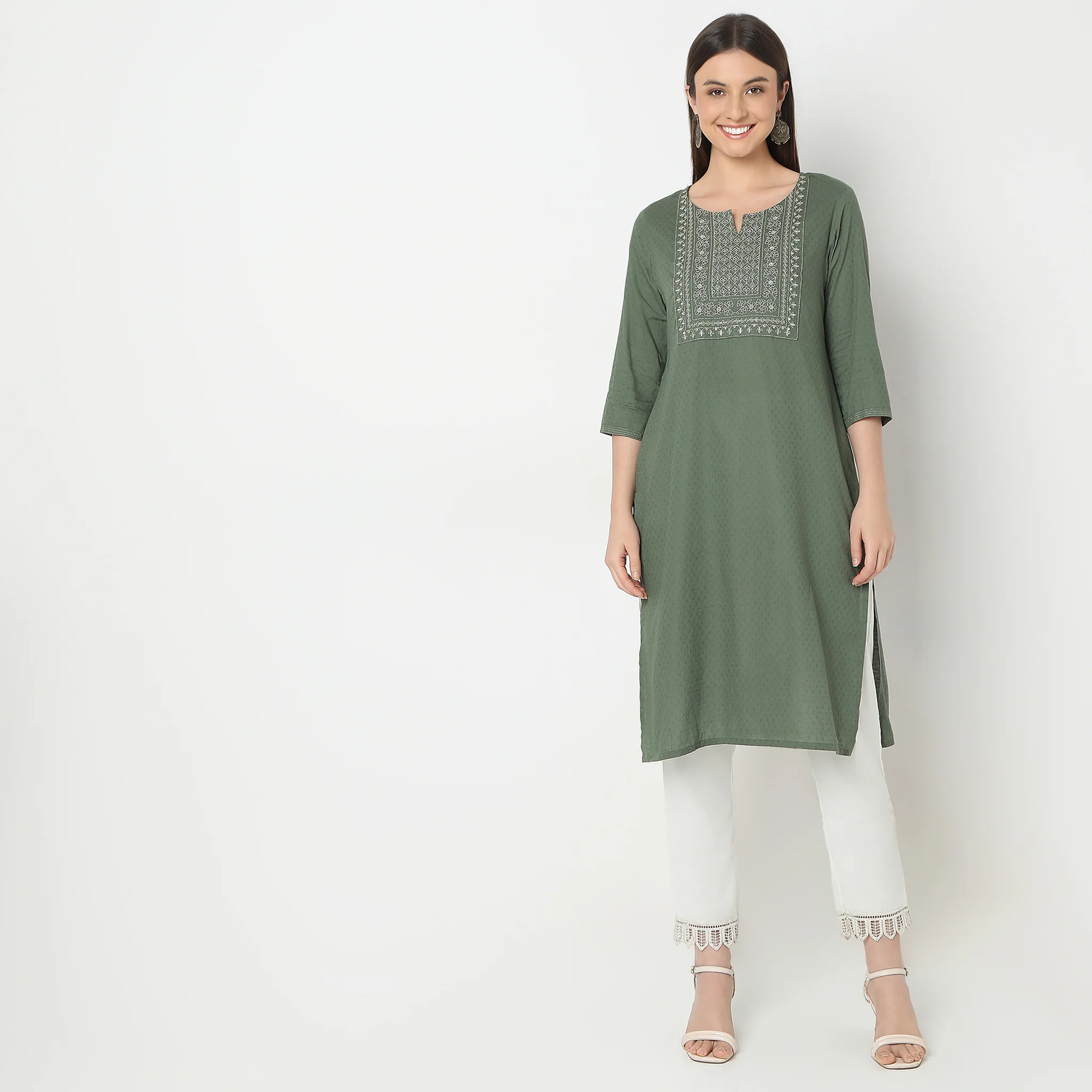 Regular Fit Embroidered Kurta - Image 2