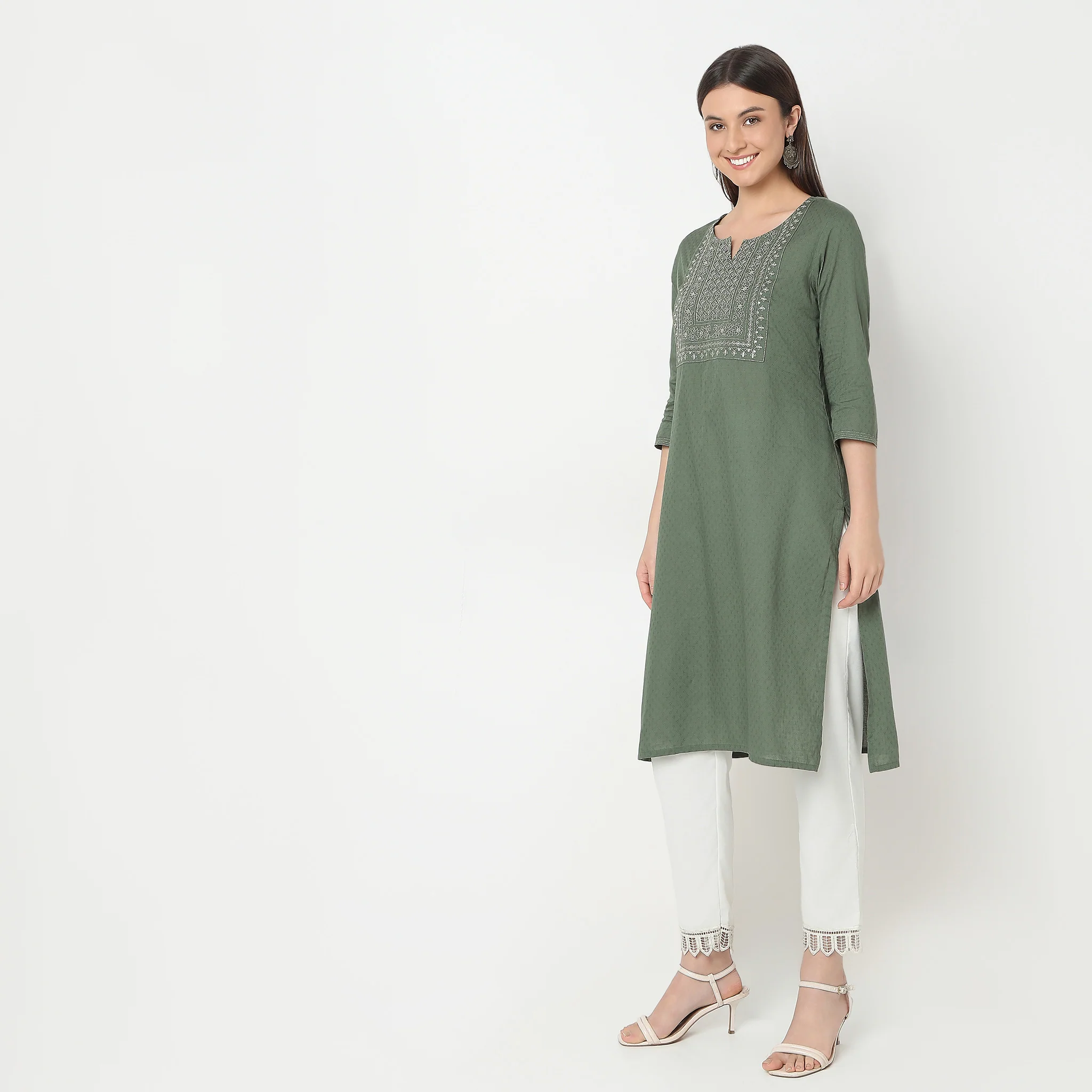Regular Fit Embroidered Kurta - Image 3