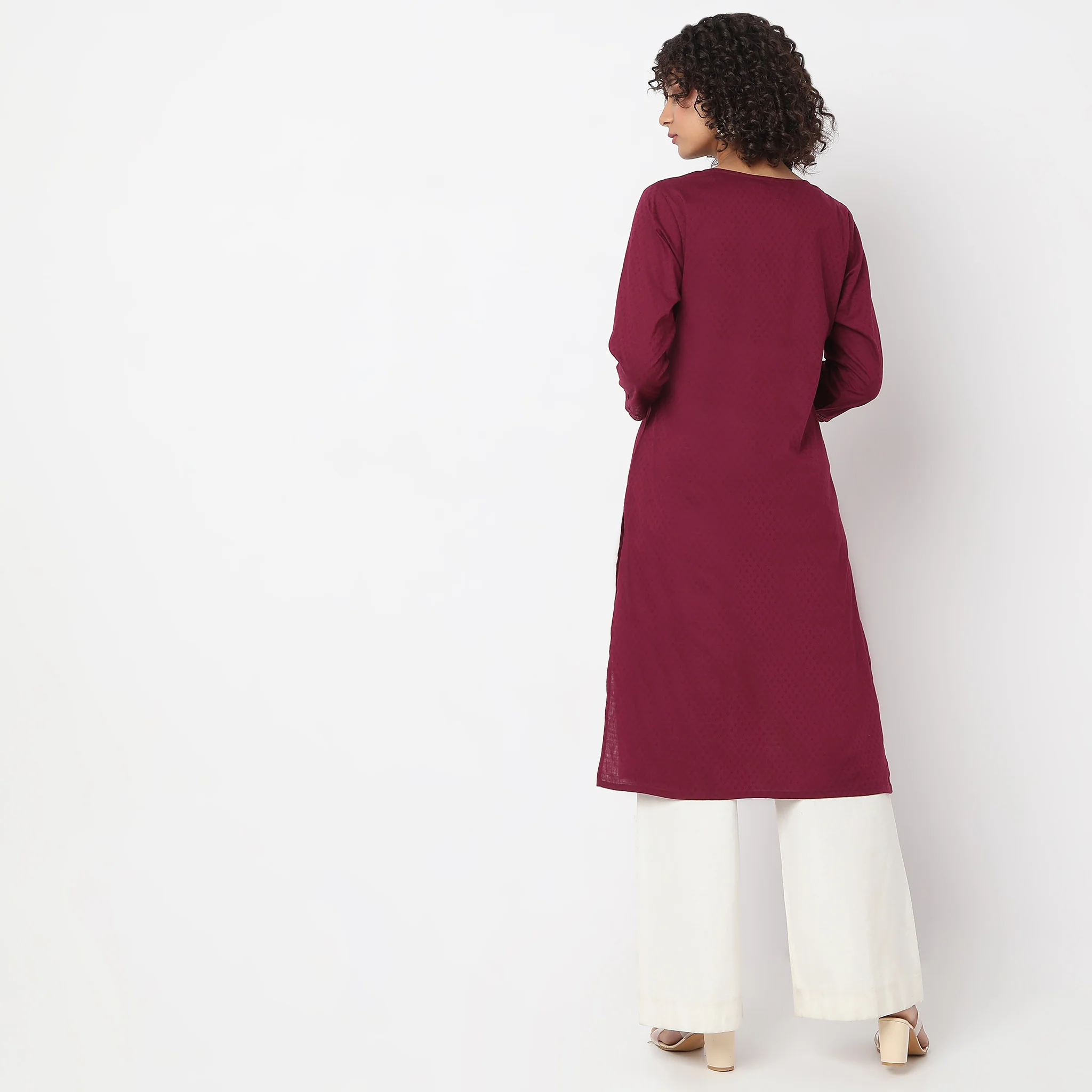 Regular Fit Embroidered Kurta - Image 3