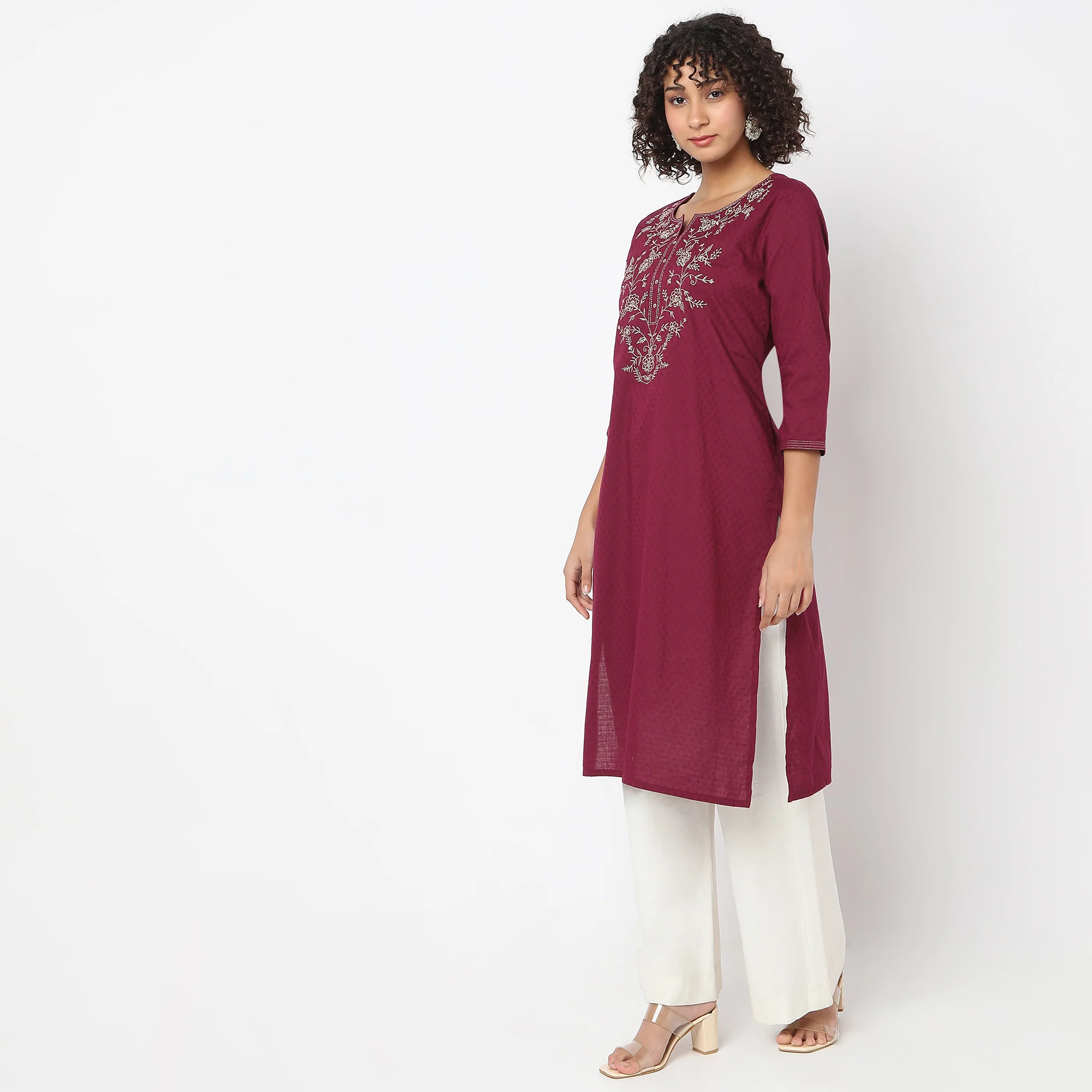 Regular Fit Embroidered Kurta - Image 5