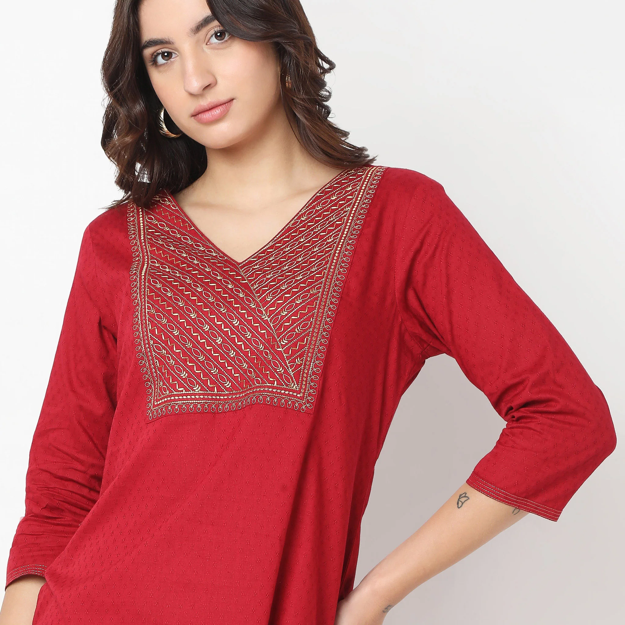 Regular Fit Embroidered Kurta - Image 4