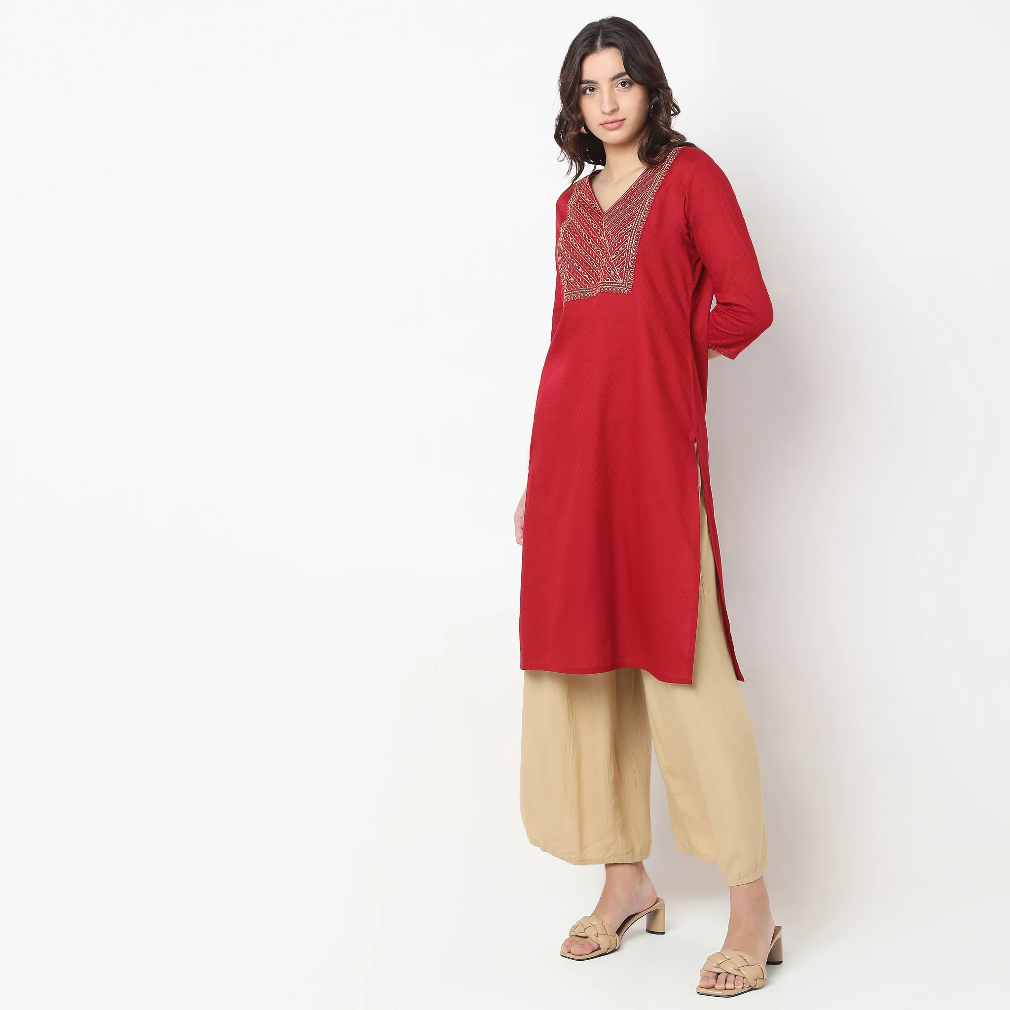 Regular Fit Embroidered Kurta - Image 5