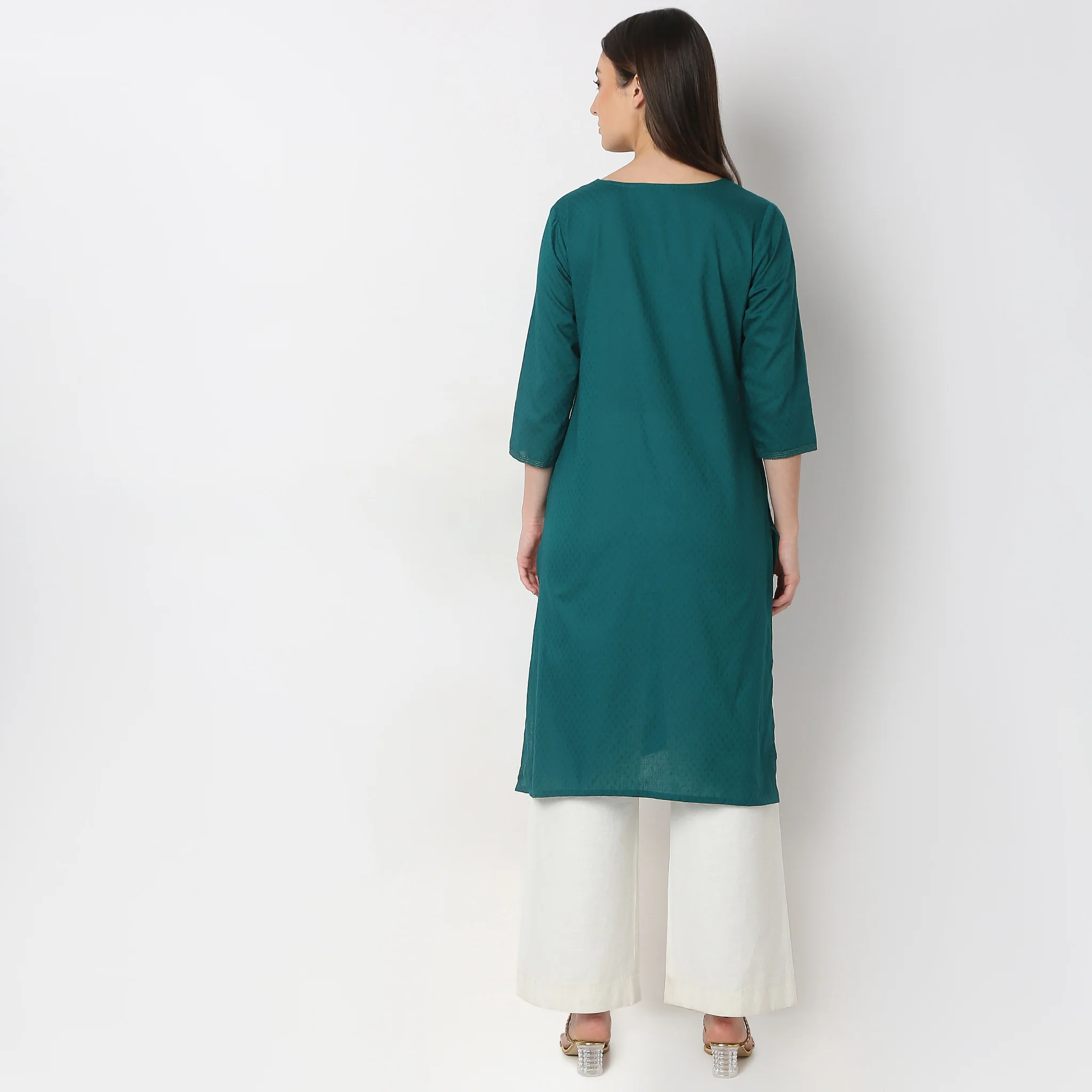 Regular Fit Embroidered Kurta - Image 3