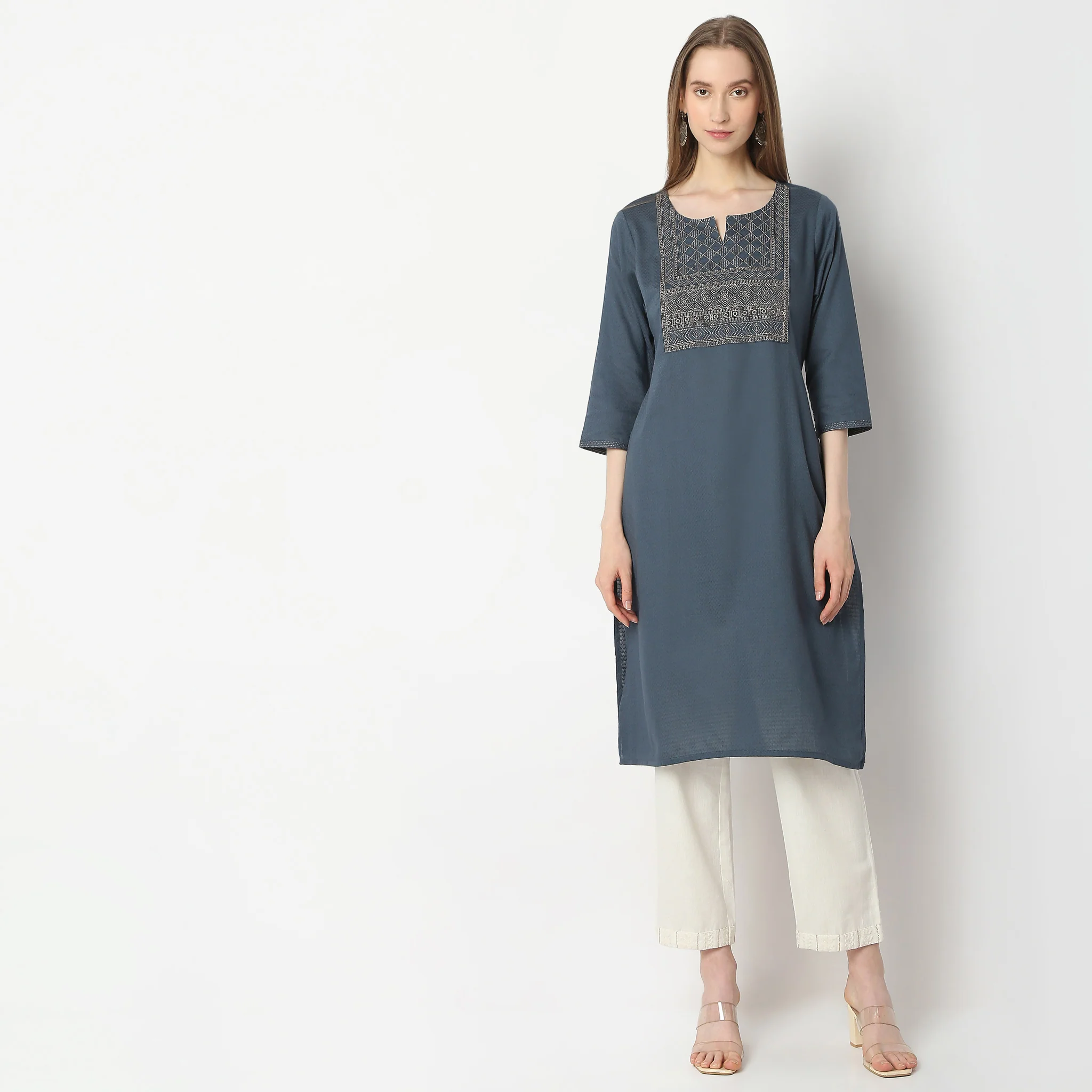 Regular Fit Embroidered Kurta - Image 2