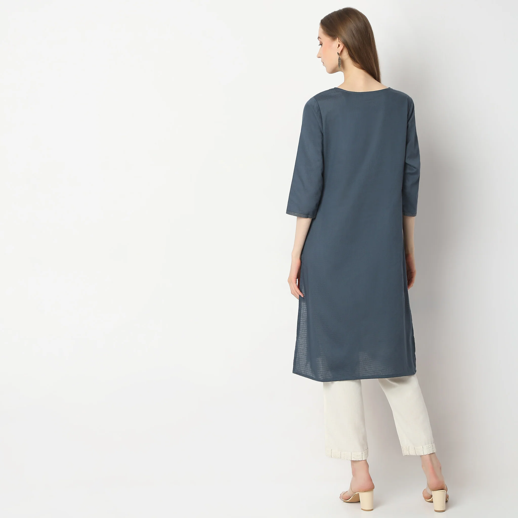 Regular Fit Embroidered Kurta - Image 3