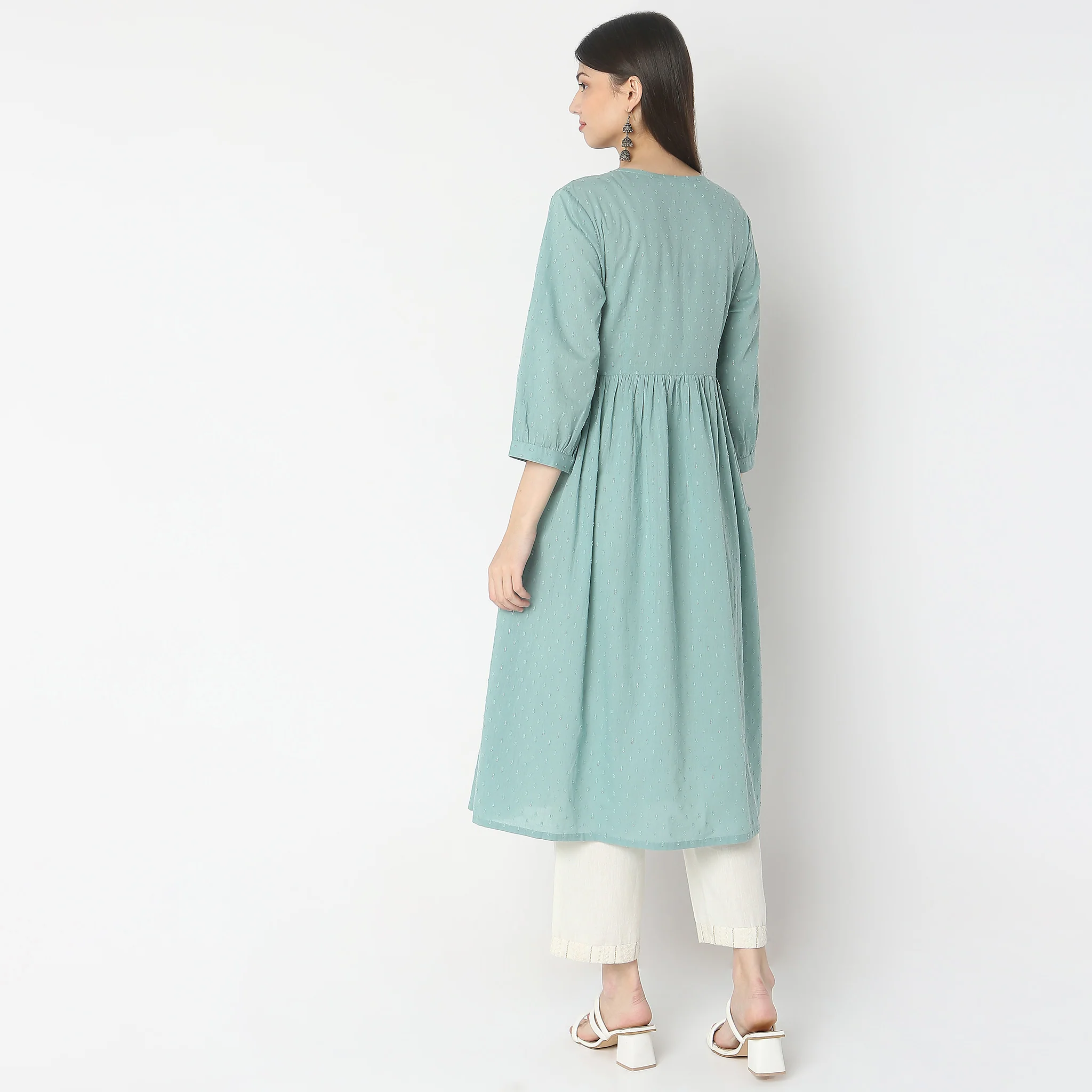 Regular Fit Embroidered Kurta - Image 3