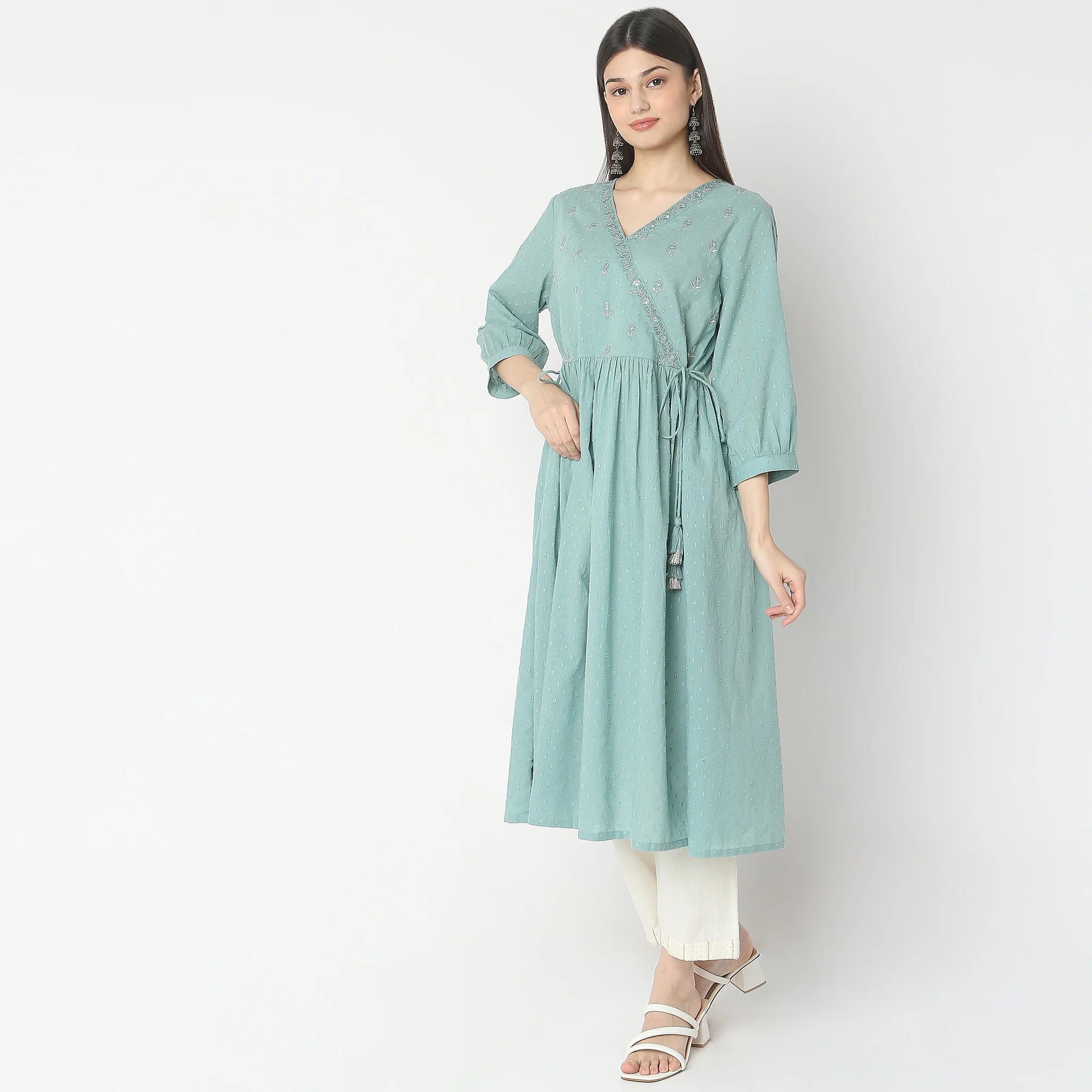 Regular Fit Embroidered Kurta - Image 5