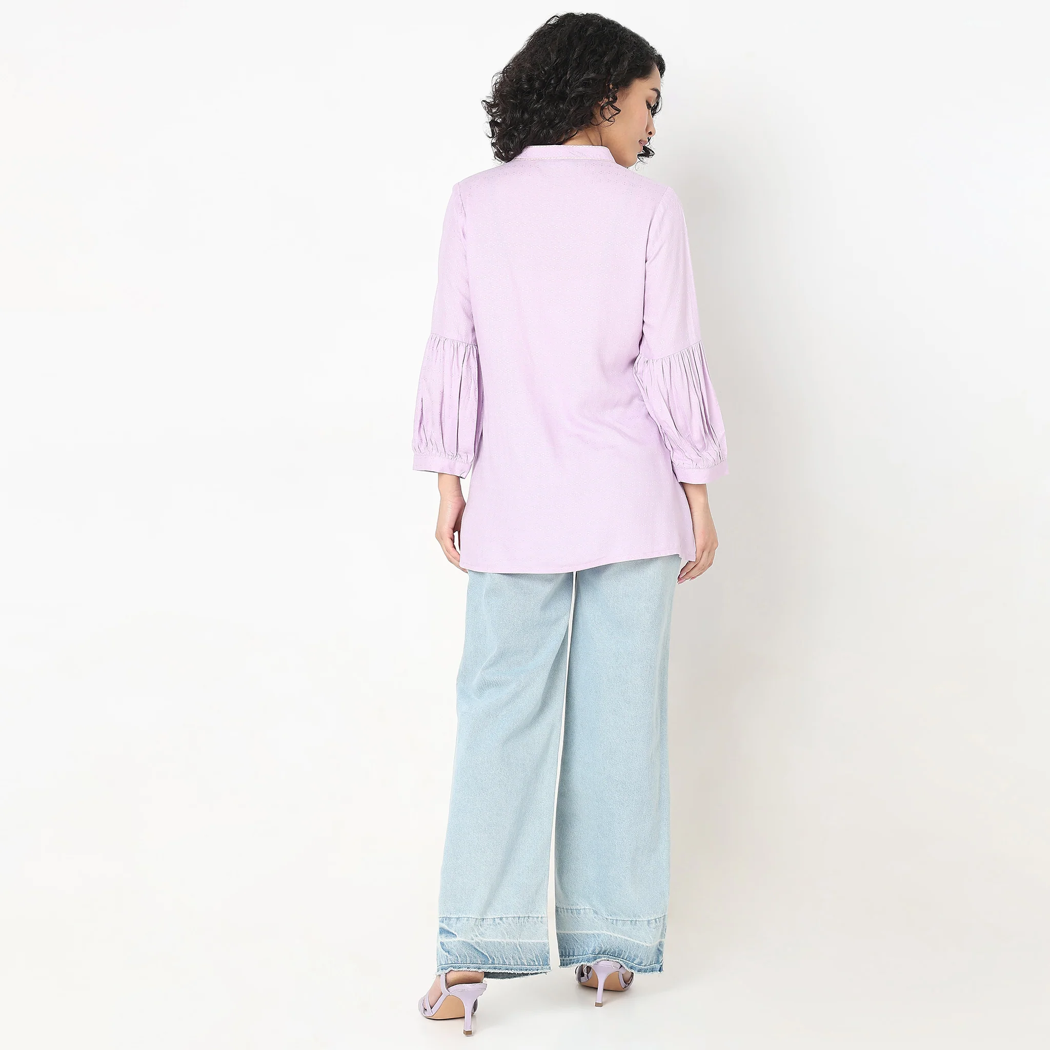 Regular Fit Embroidered Kurta - Image 3