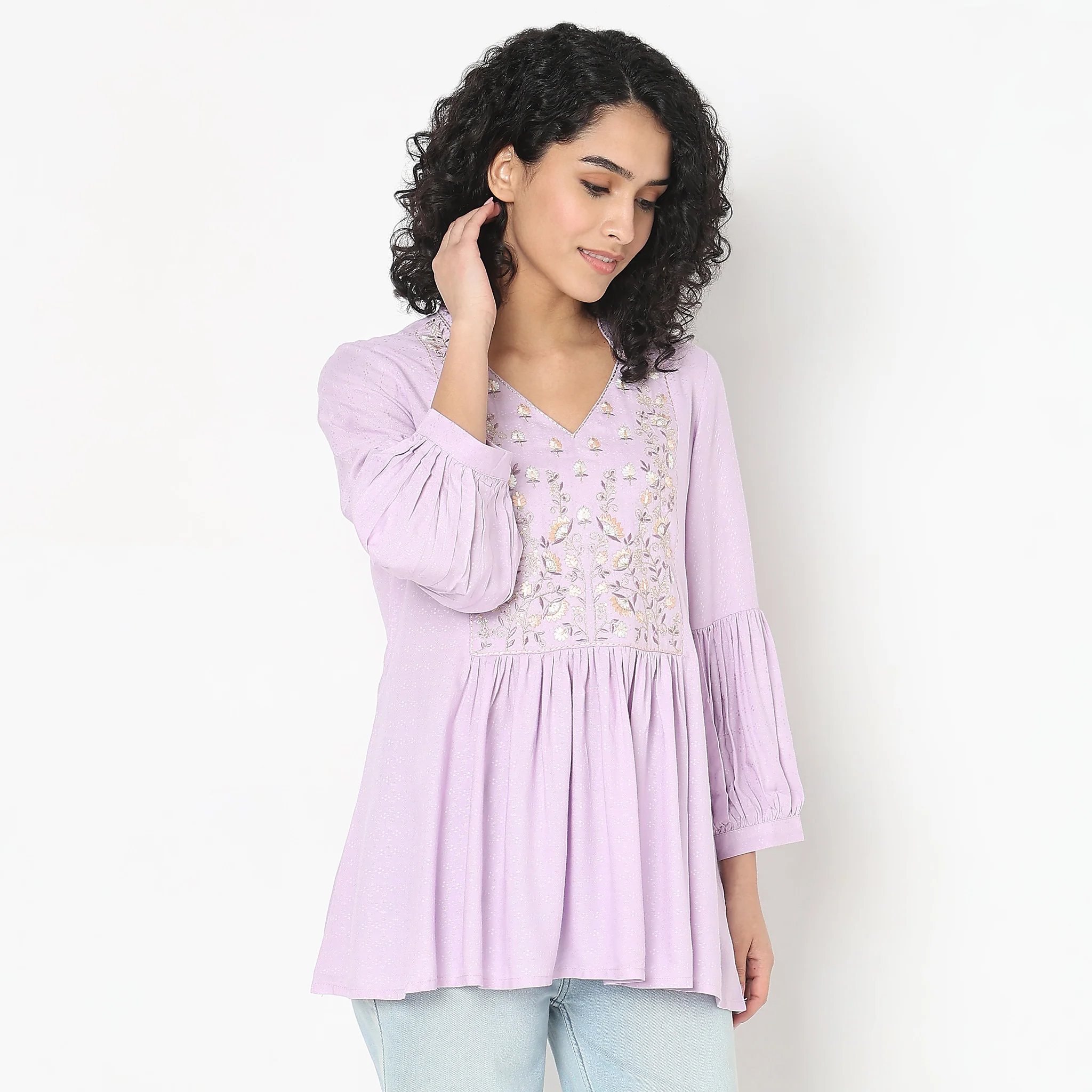 Regular Fit Embroidered Kurta - Image 5