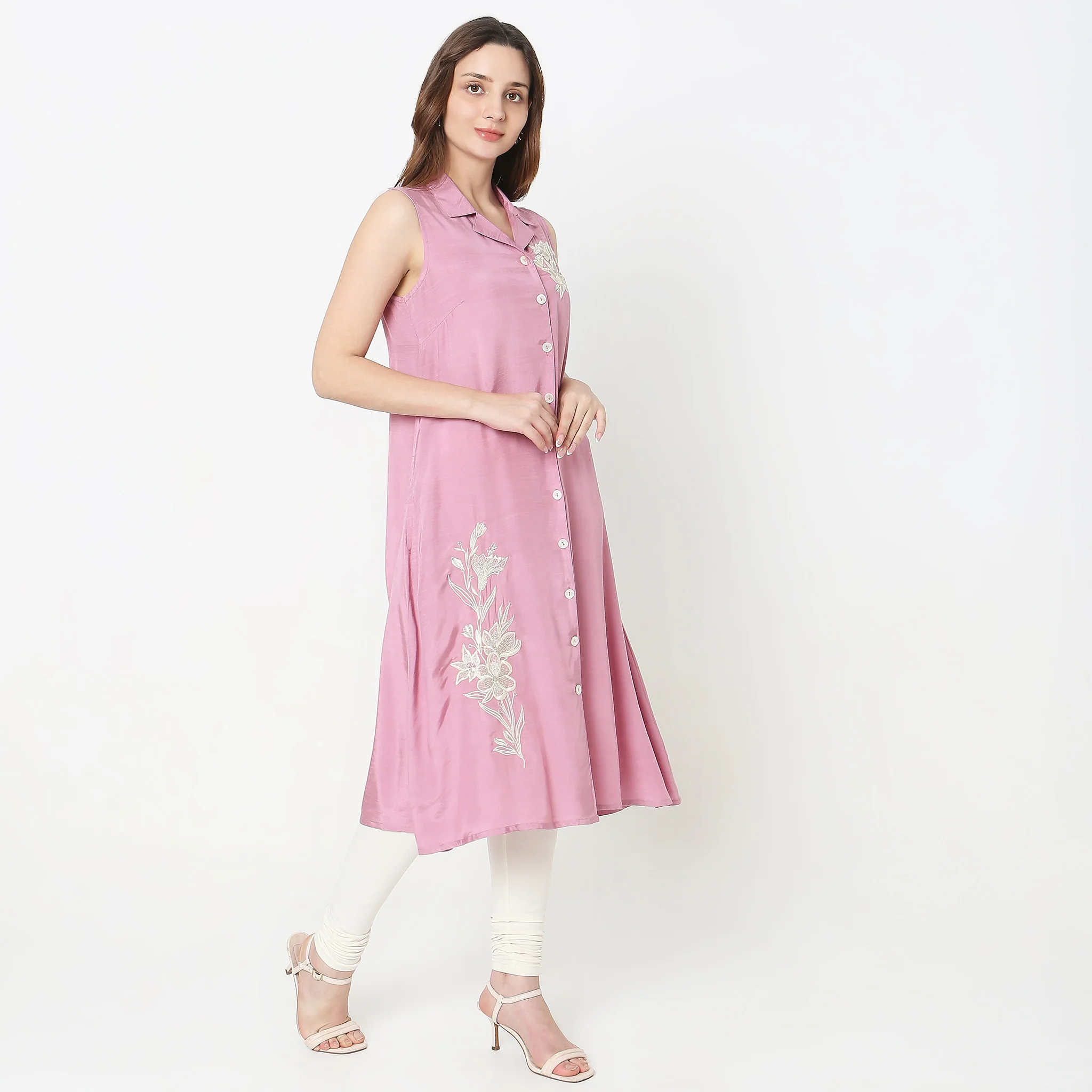 Regular Fit Embroidered Kurta - Image 10
