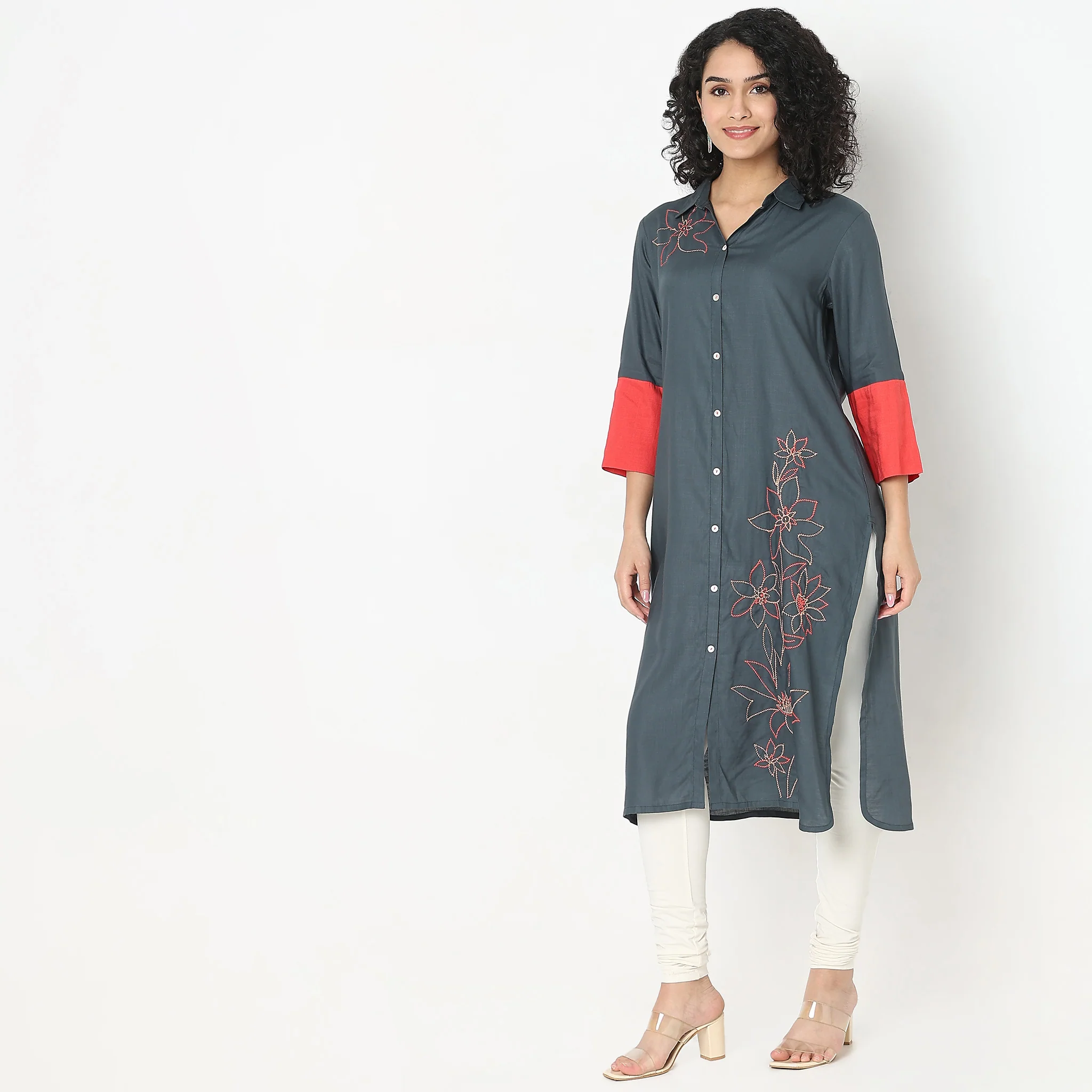 Regular Fit Embroidered Kurta - Image 5