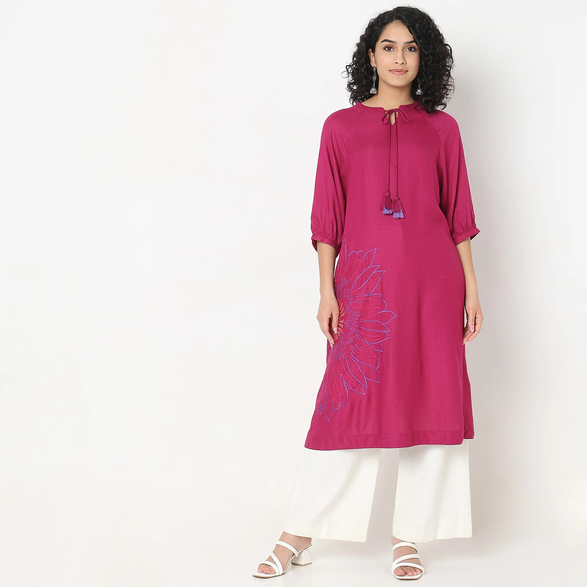 Regular Fit Embroidered Kurta - Image 2