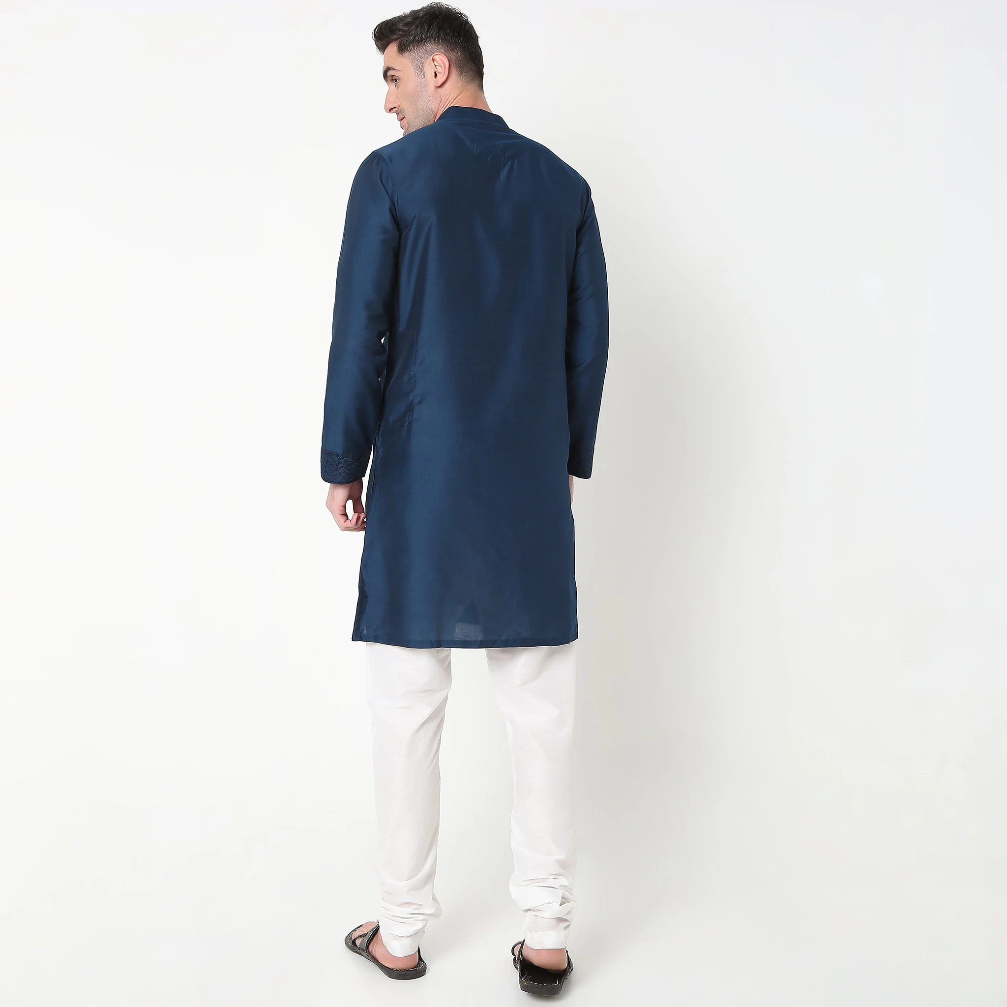 Regular Fit Embroidered Kurta - Image 3
