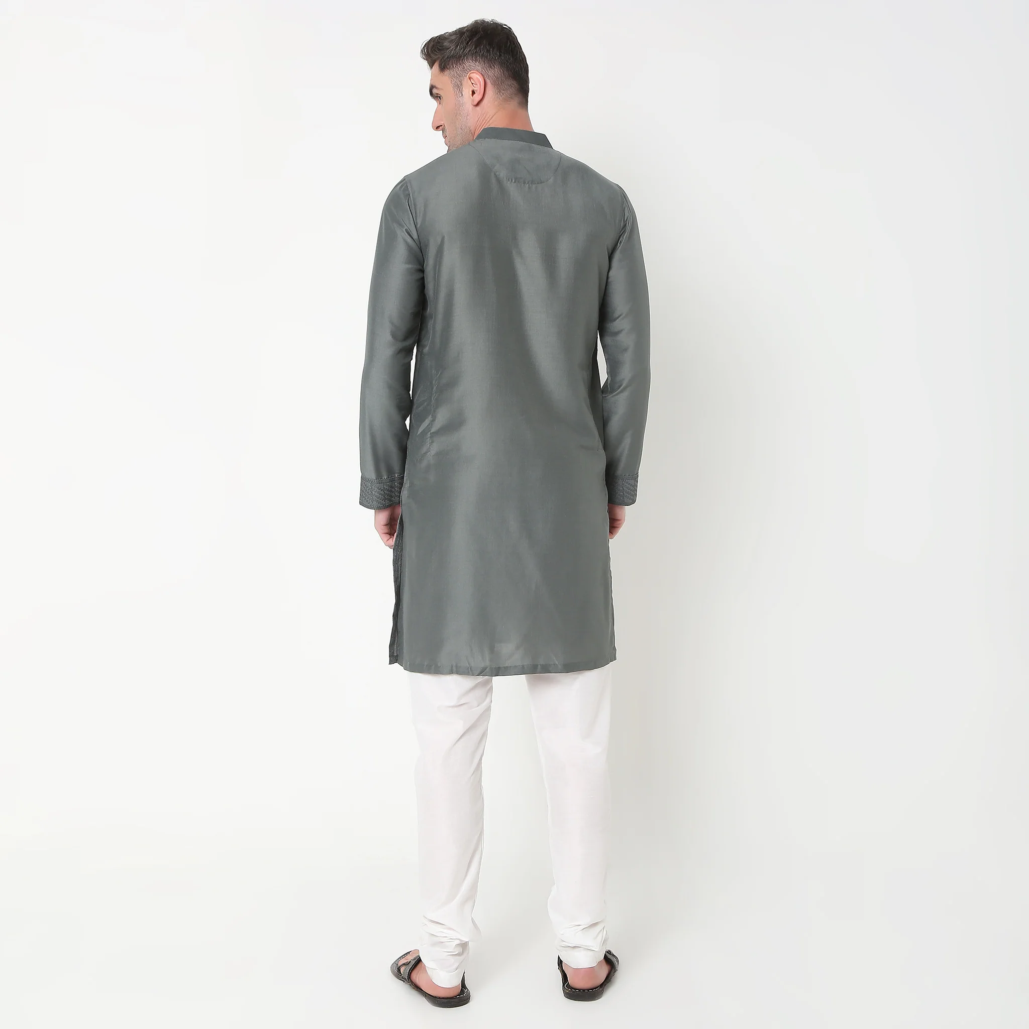 Regular Fit Embroidered Kurta - Image 8