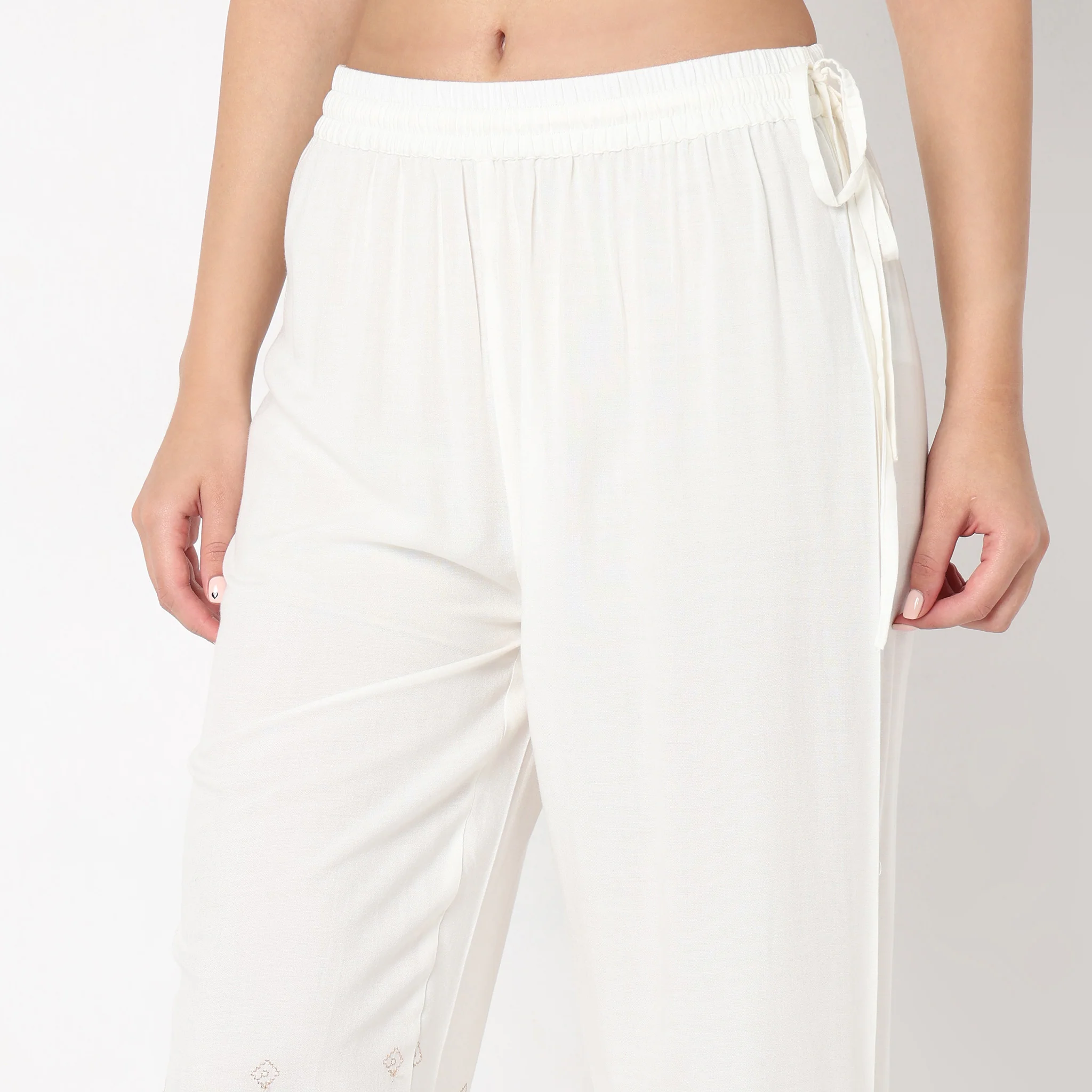 Regular Fit Embroidered Mid Rise Ethnic Pants - Image 4