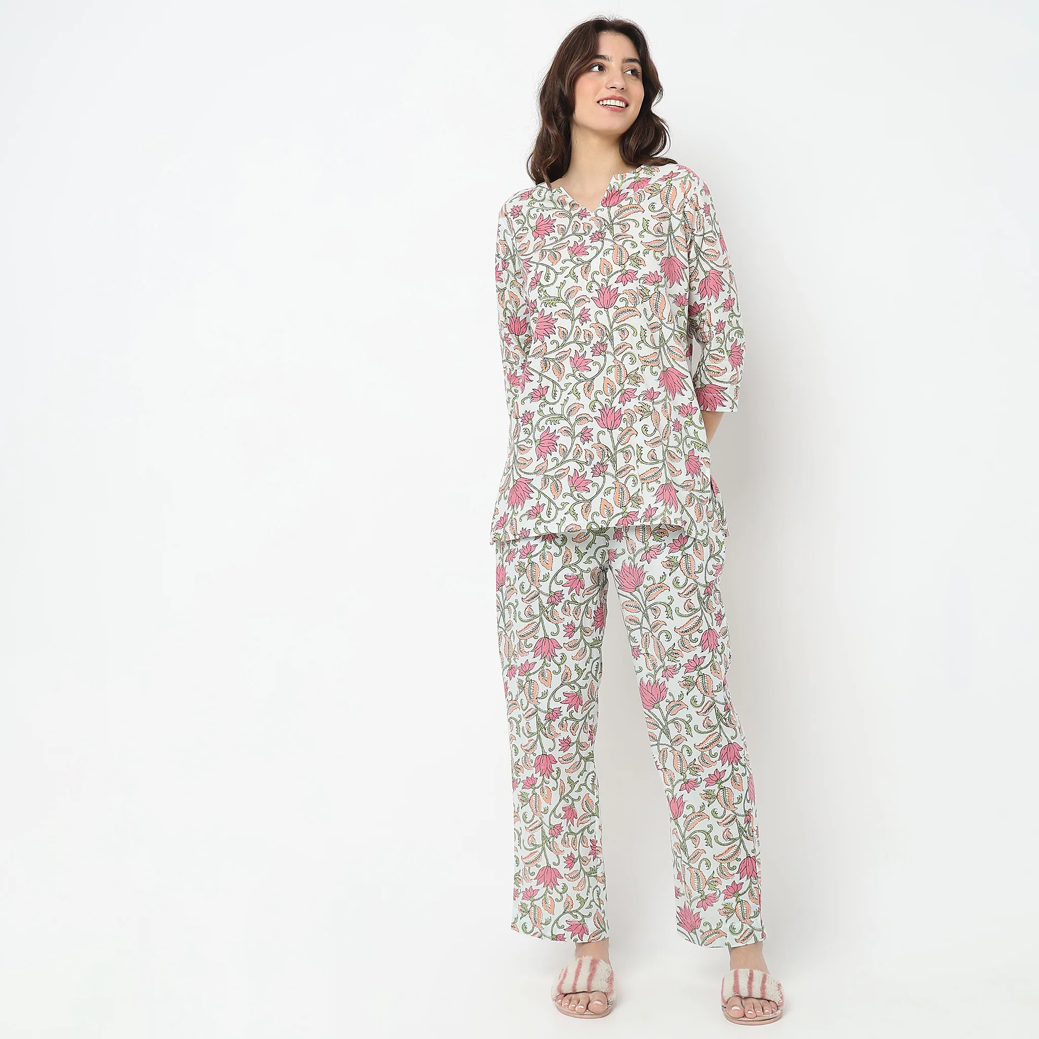 Woven Floral Short Kurta With Pyjama Sleepwear Set - Image 2