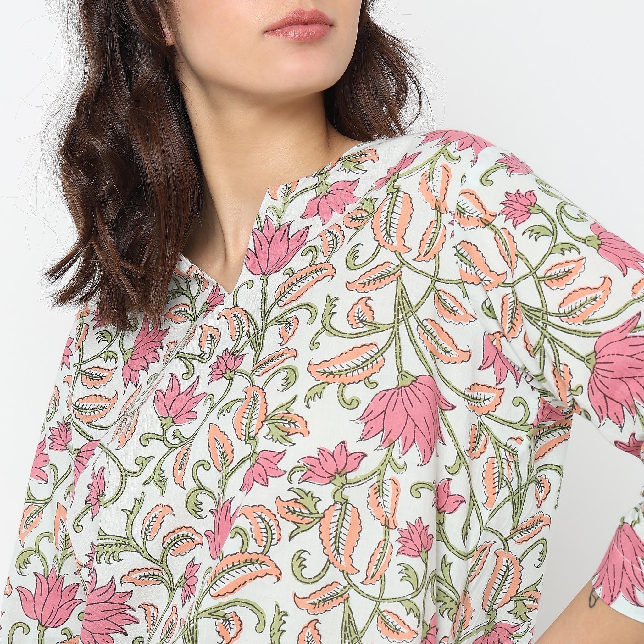 Woven Floral Short Kurta With Pyjama Sleepwear Set - Image 4