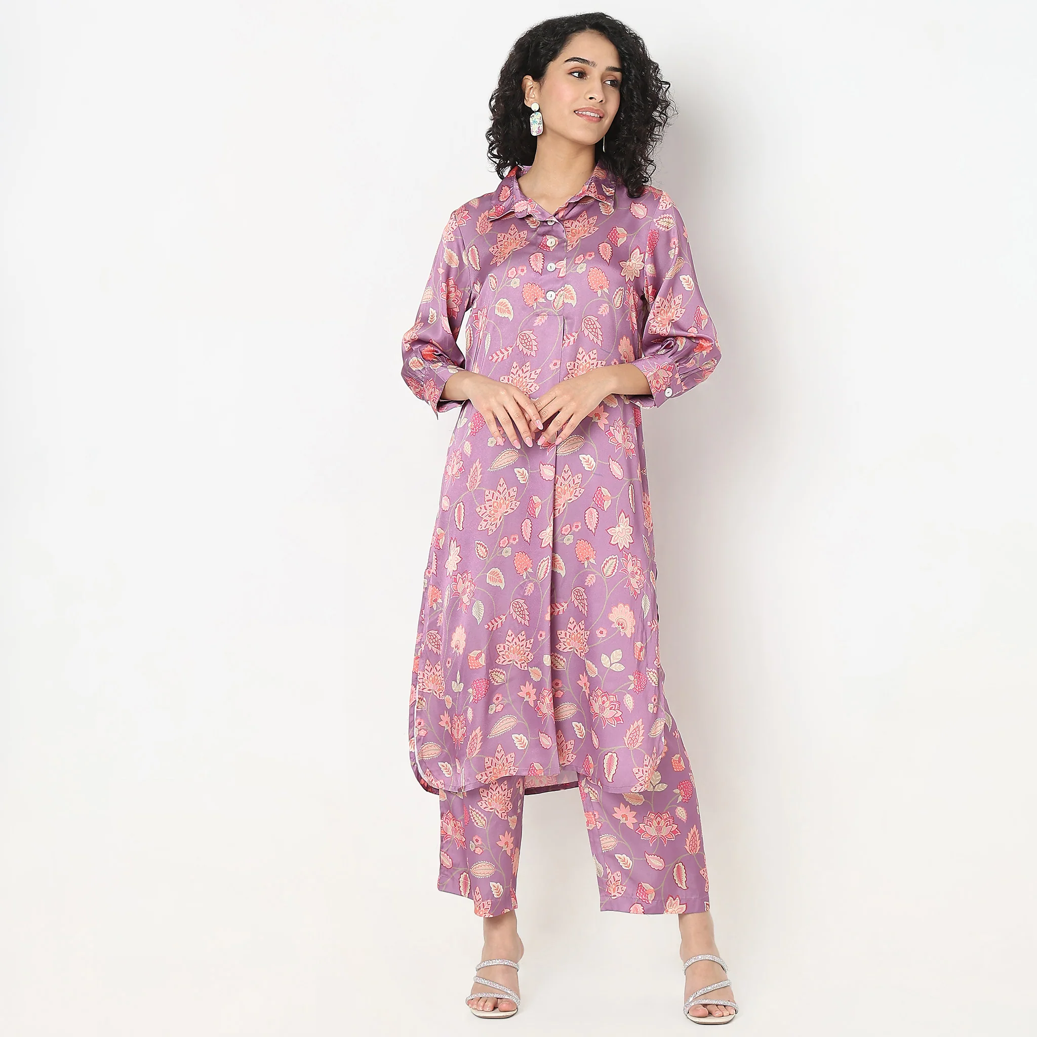 Regular Fit Floral Kurta With Pant Co-Ords - Image 2