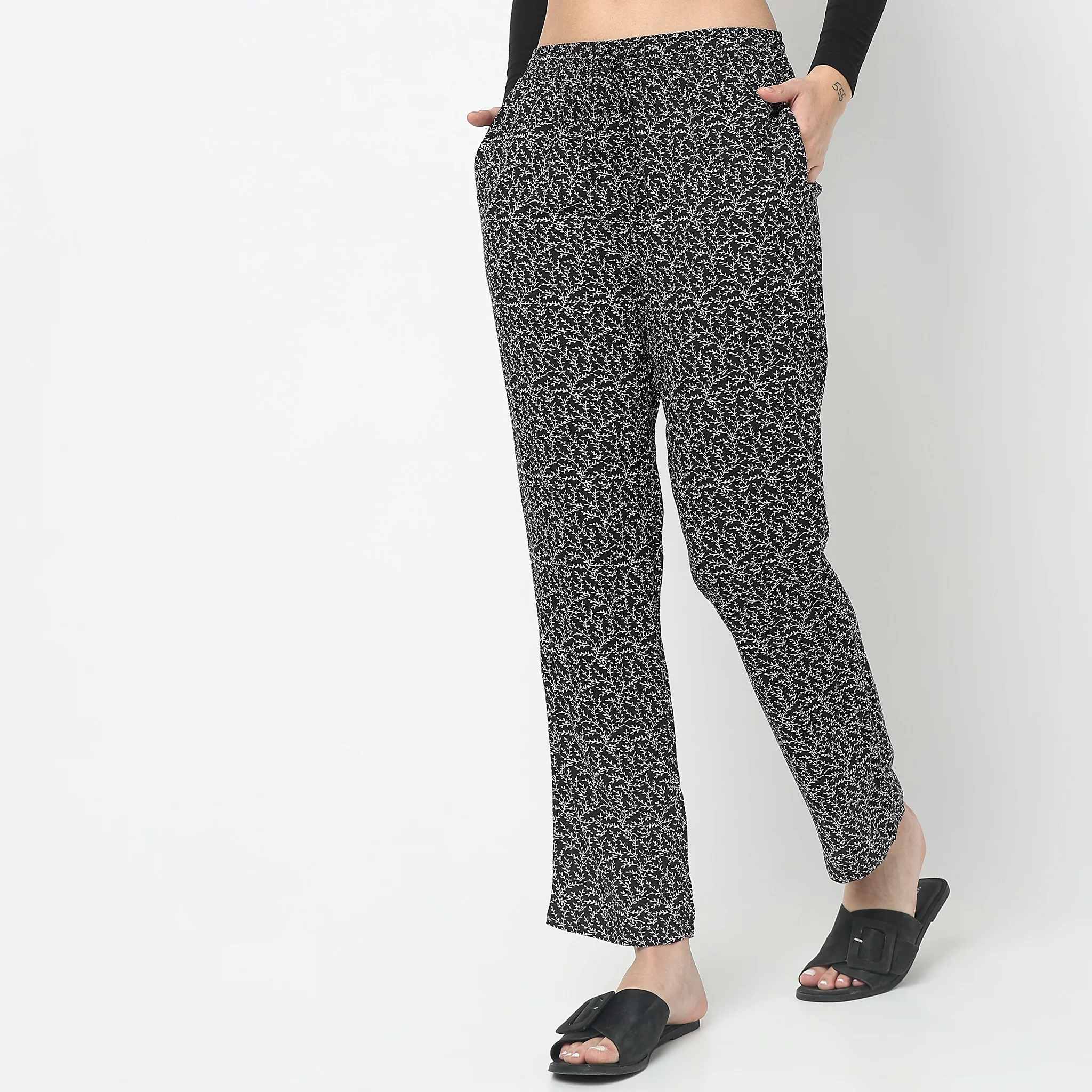 Woven Floral Mid Rise Lounge Pyjamas - Image 5