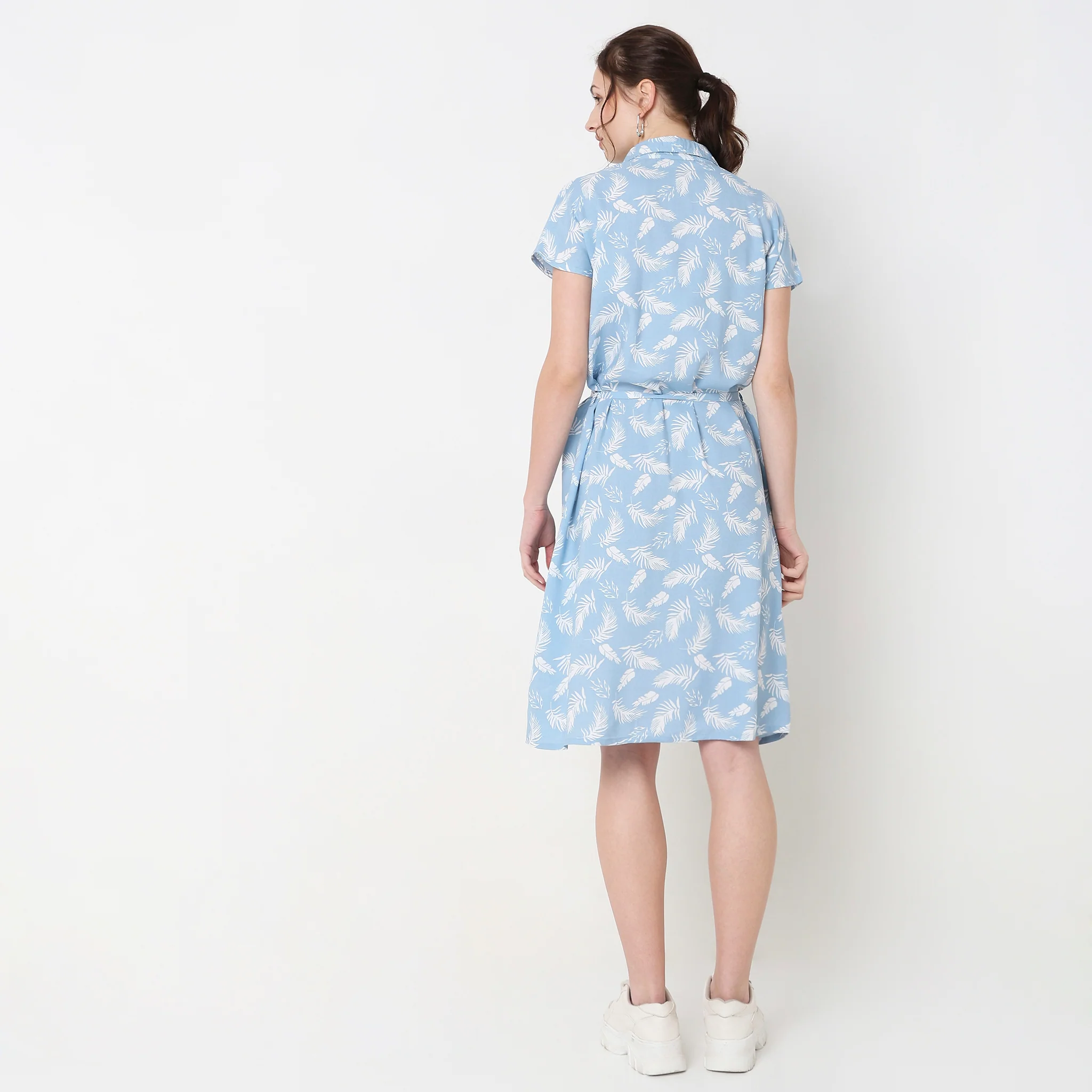 Regular Fit Floral Short Gown - Image 3