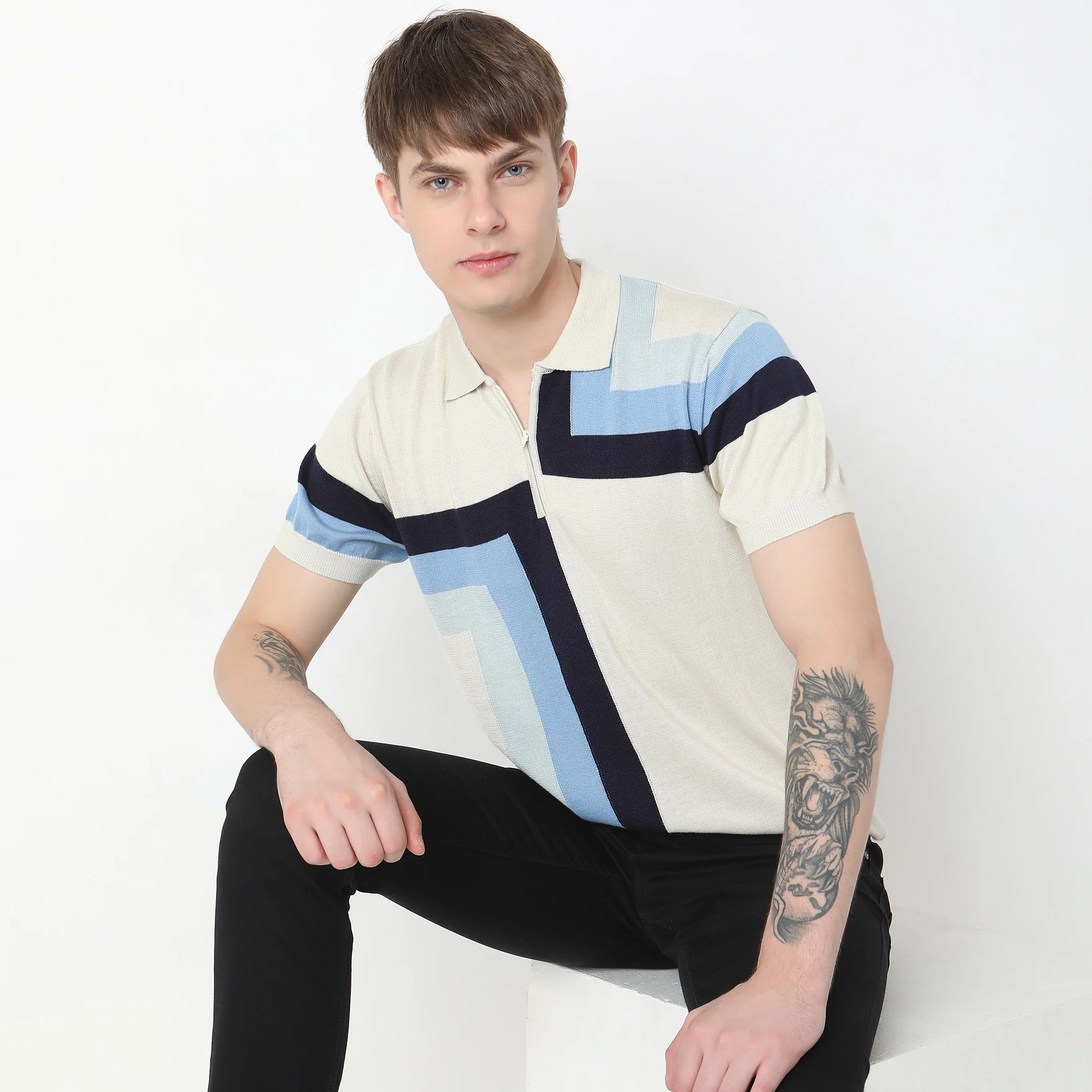 Regular Fit Geometric T-Shirt - Image 2