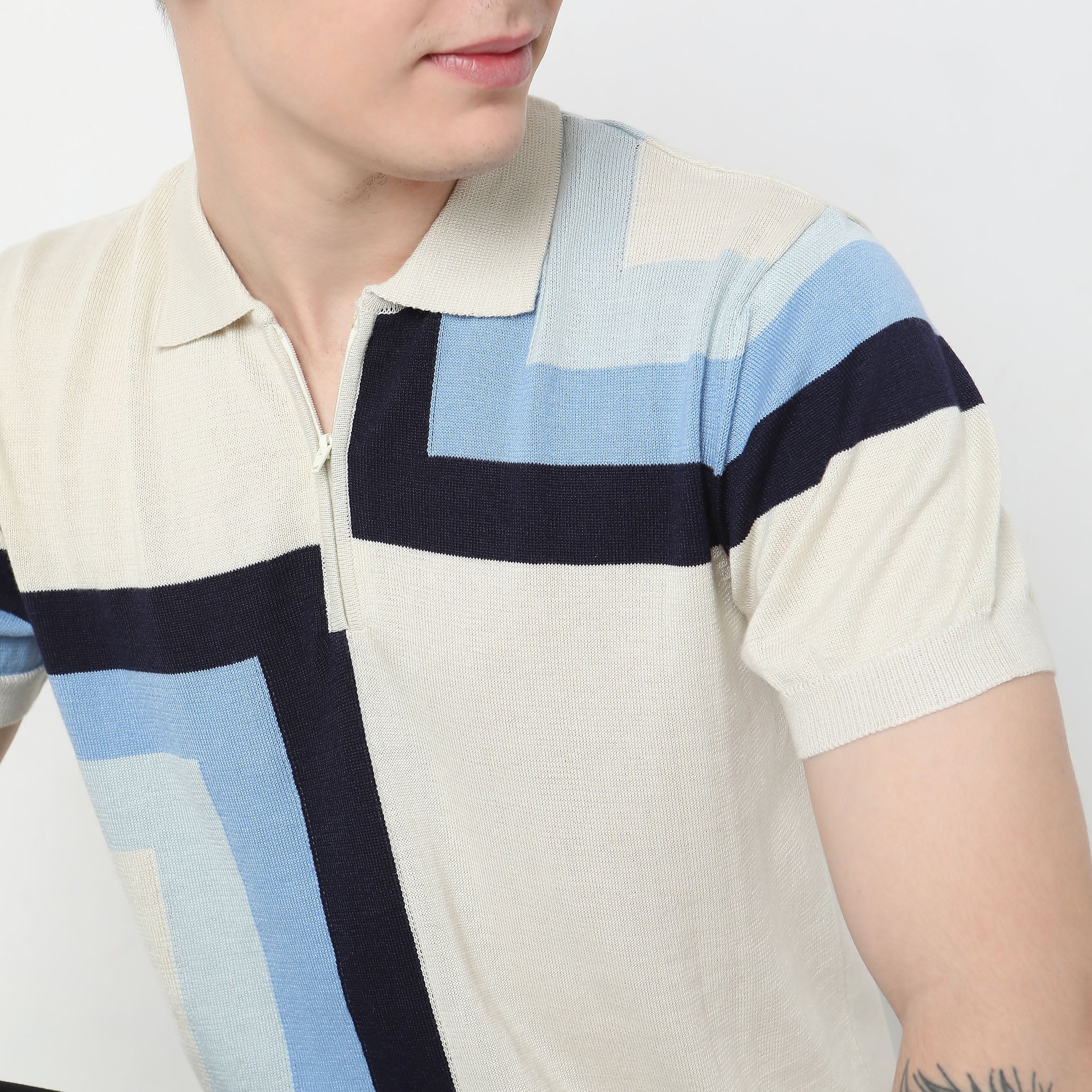 Regular Fit Geometric T-Shirt - Image 4