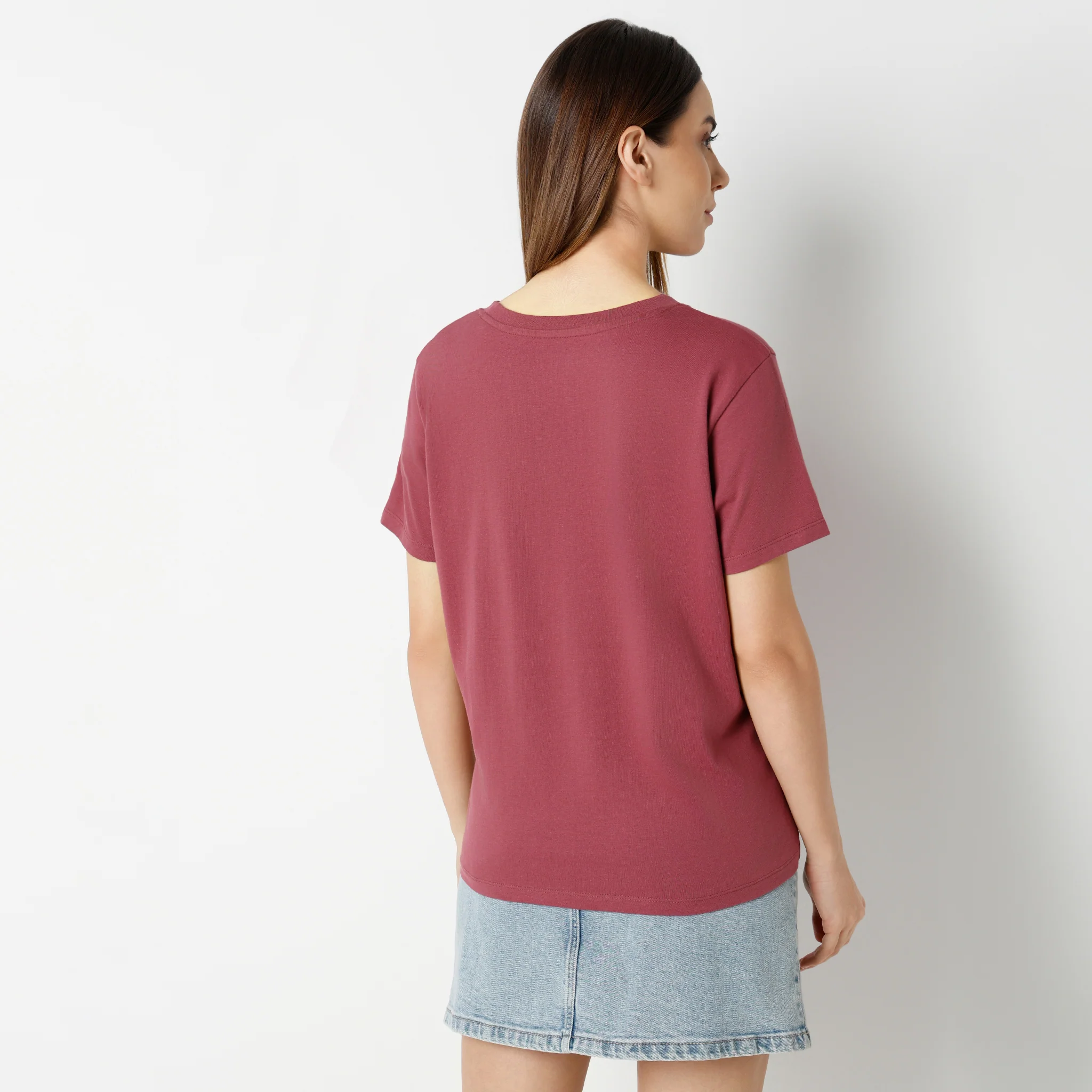 Graphic Round Neck Short Sleeve T-Shirt - Image 3