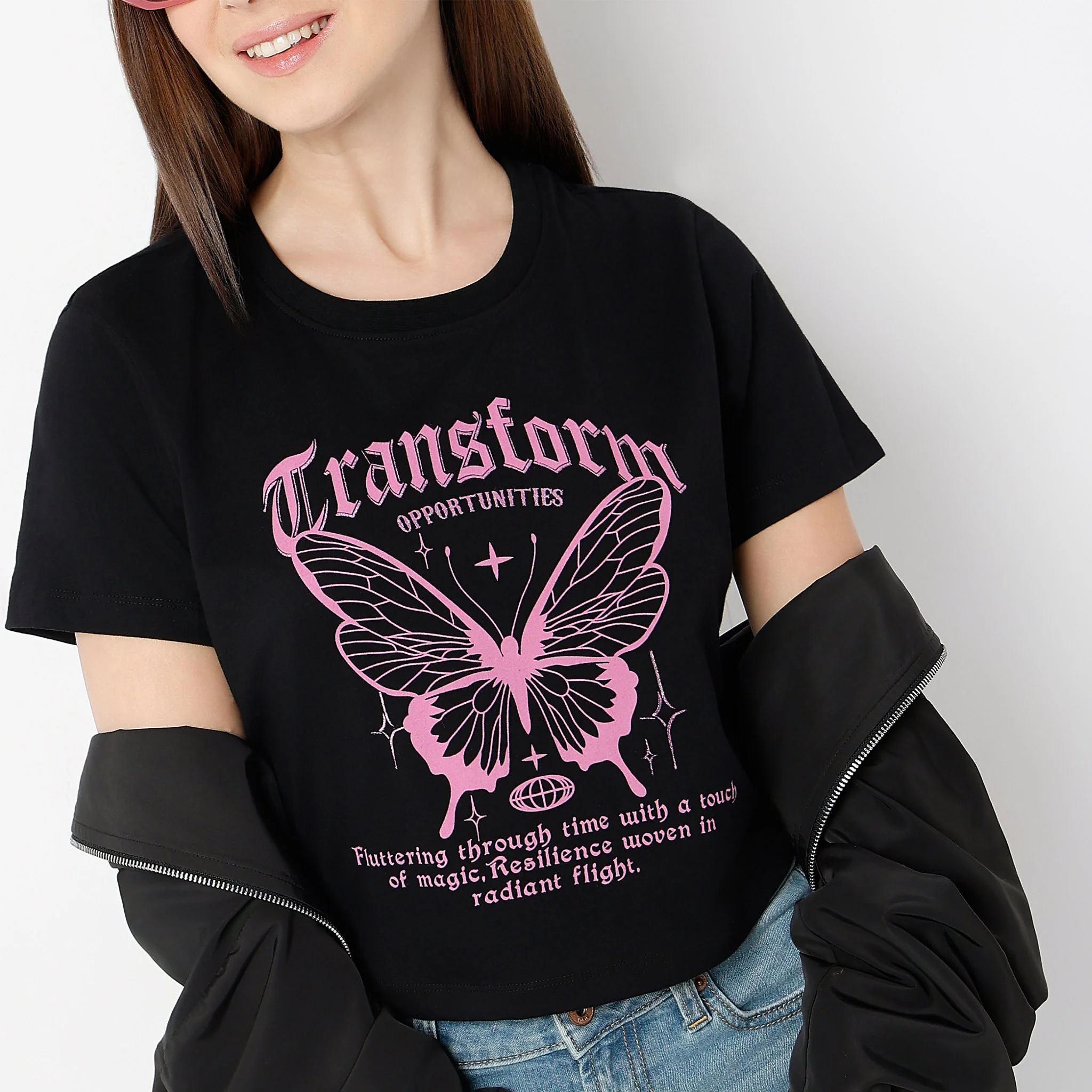 Crew Neck Short Sleeve Betty Graphic Crop T-Shirt - Image 4