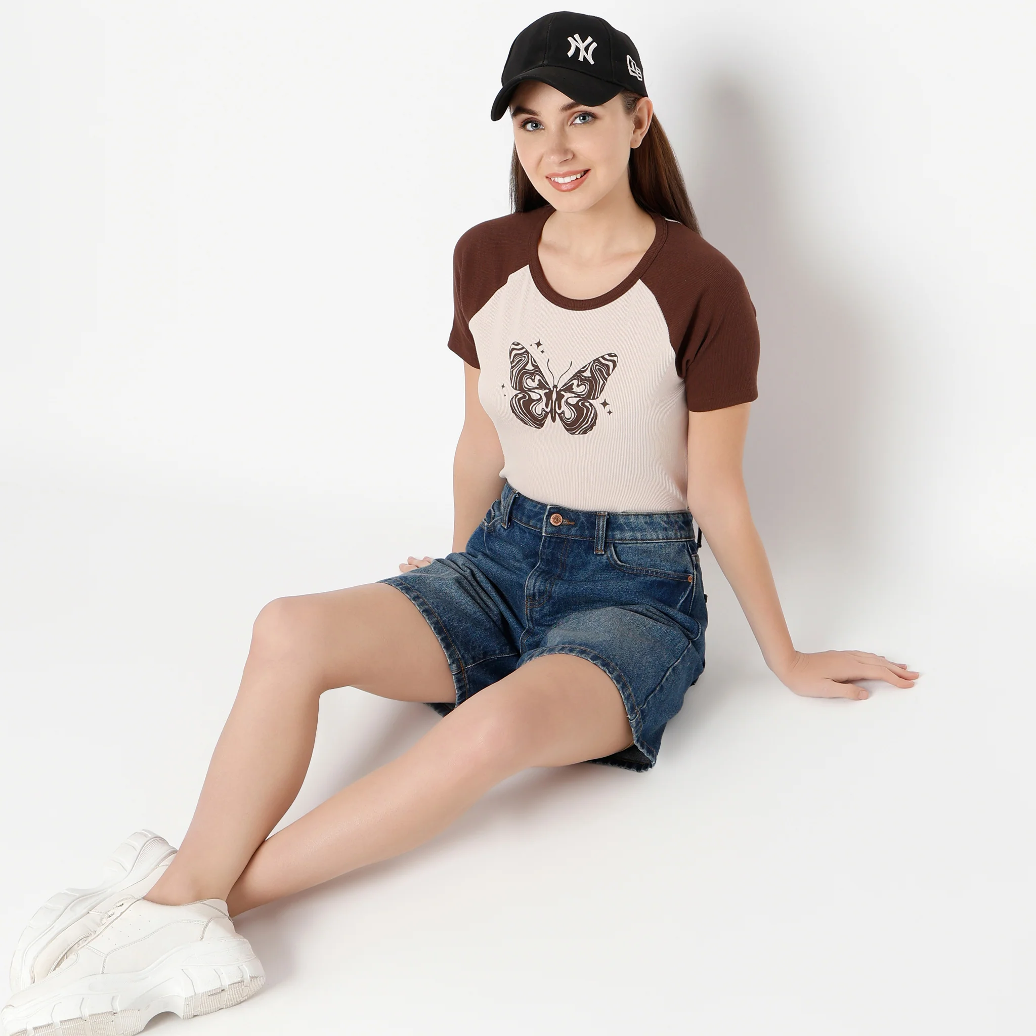 Round Neck Short Sleeve Betty Graphic T-Shirt