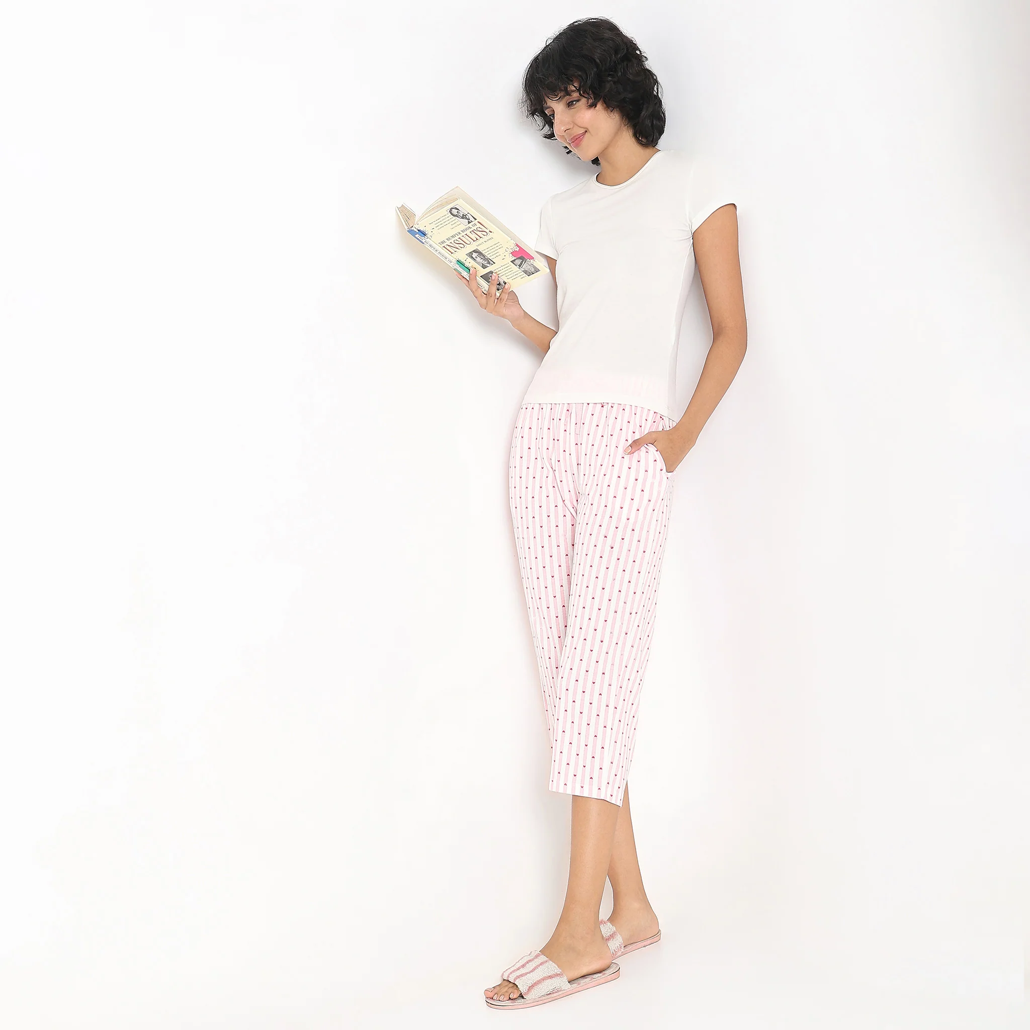 Knitted Heart Mid Rise Lounge Capris