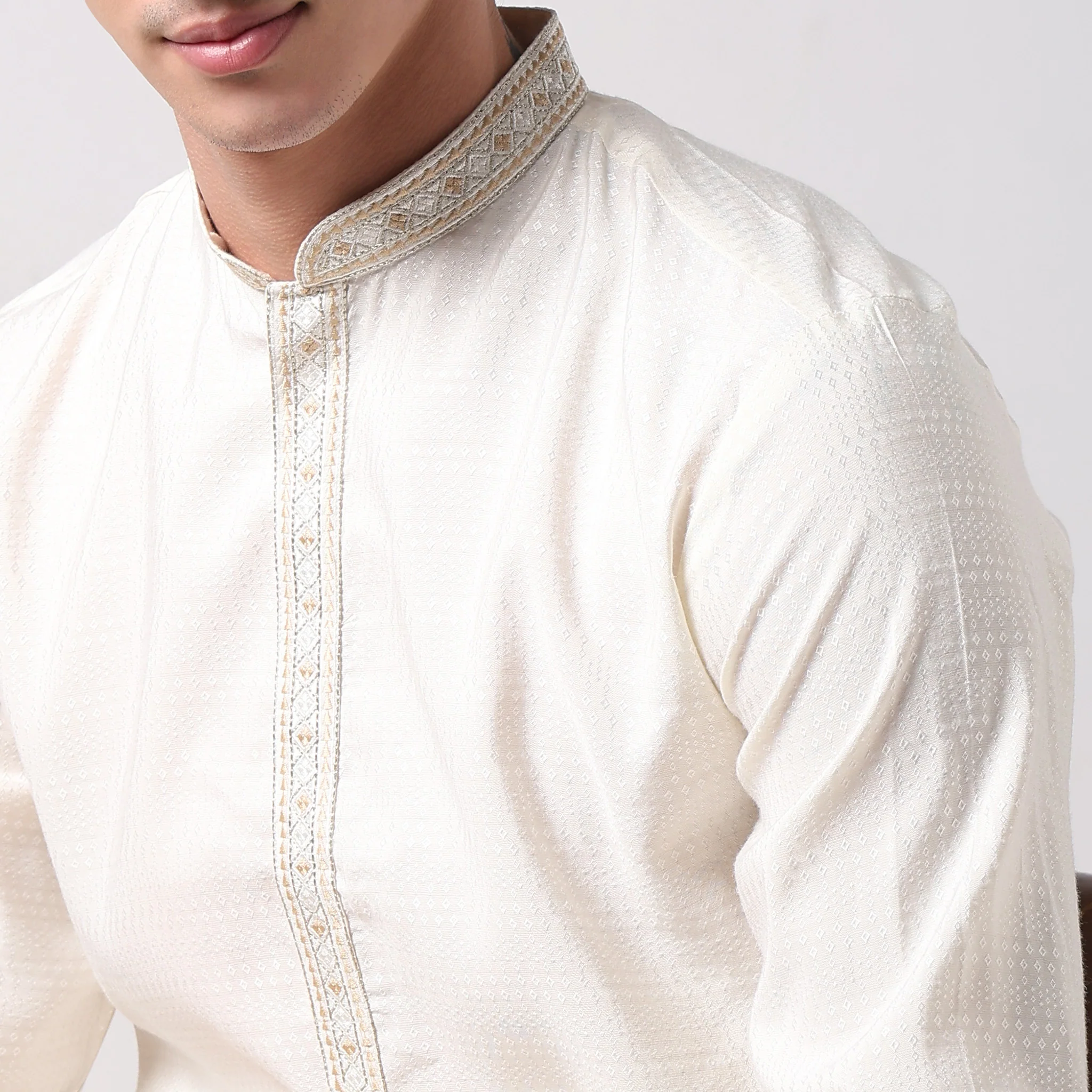 Regular Fit Jacquard Kurta - Image 4