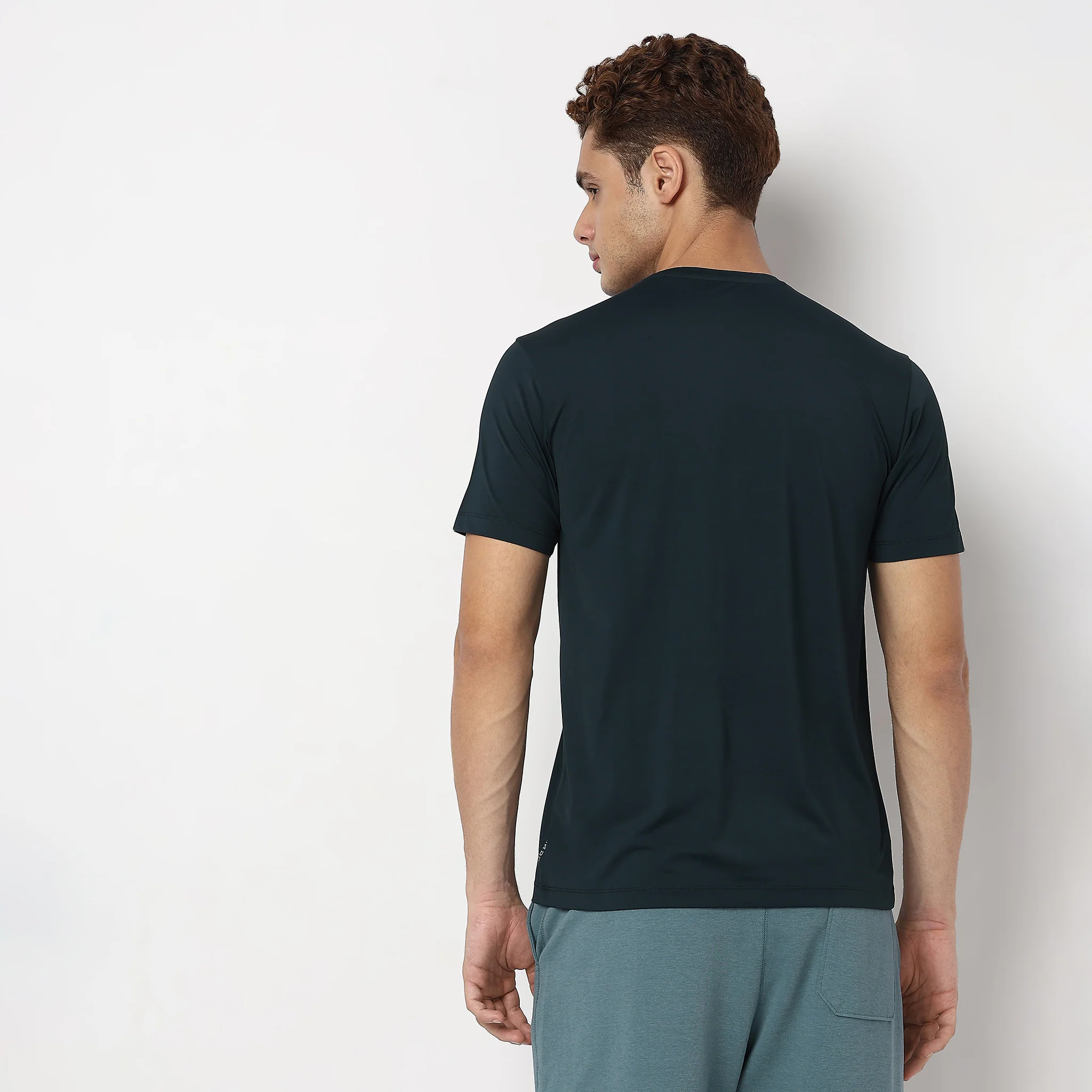 AirDry® Gym Tee - Work Out With E-Fast® Stretch-Made For Movement - Image 12