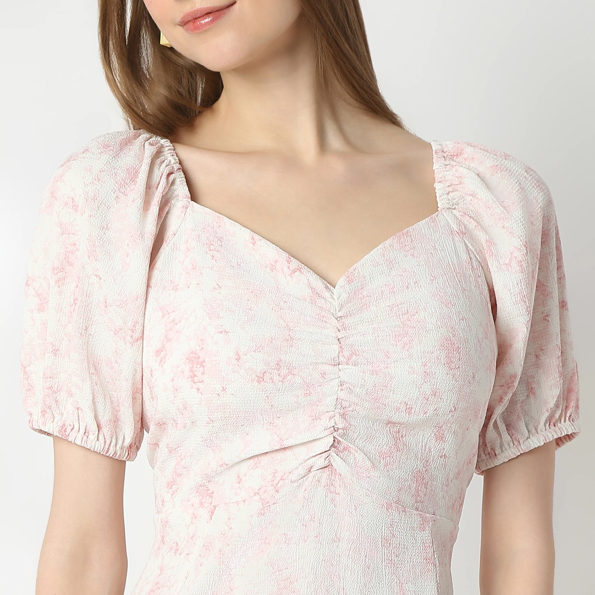 Printed Above Knee Sweet Heart Neck Short Sleeve Dress - Image 4