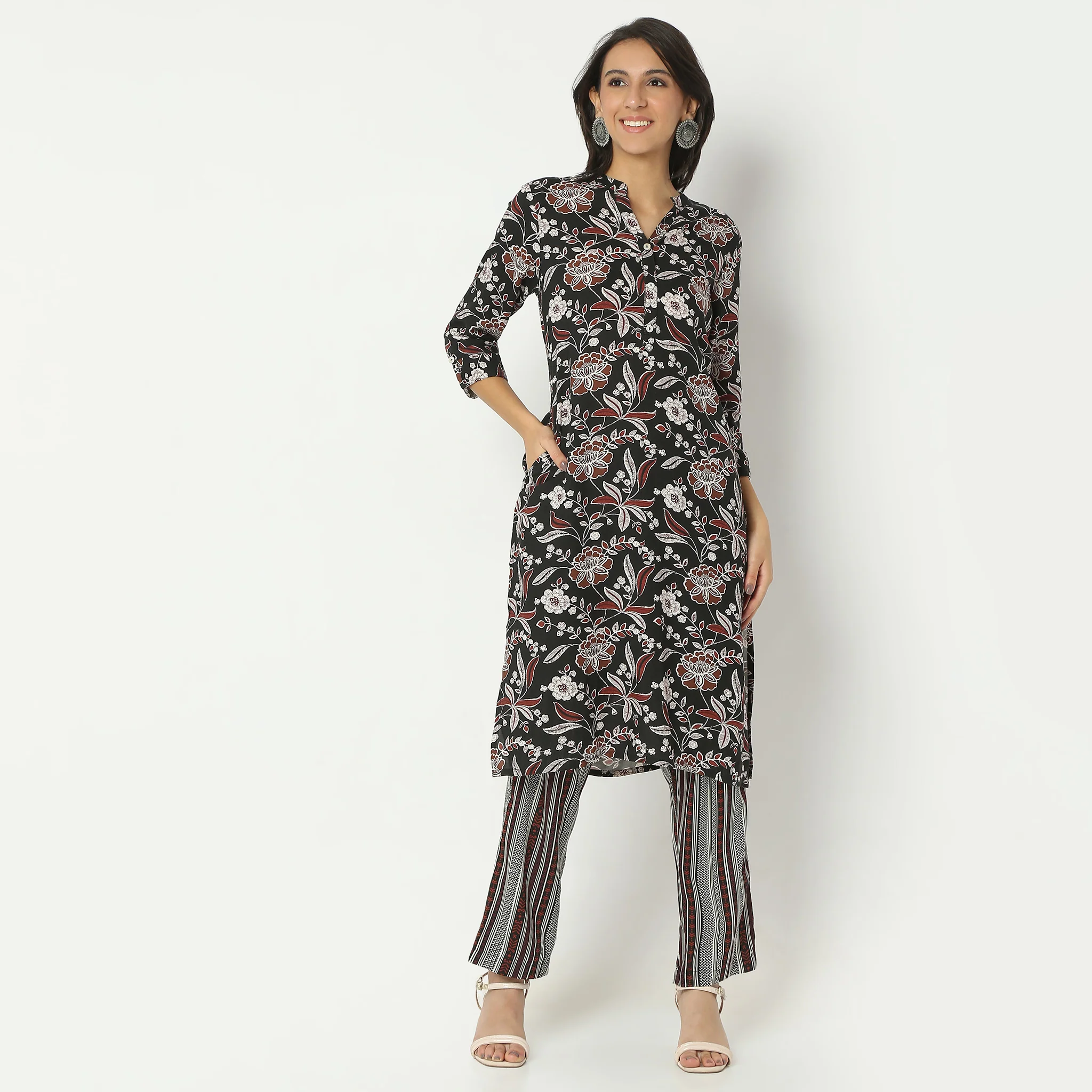 Printed Below Knee Band Collar Kurta - Image 2