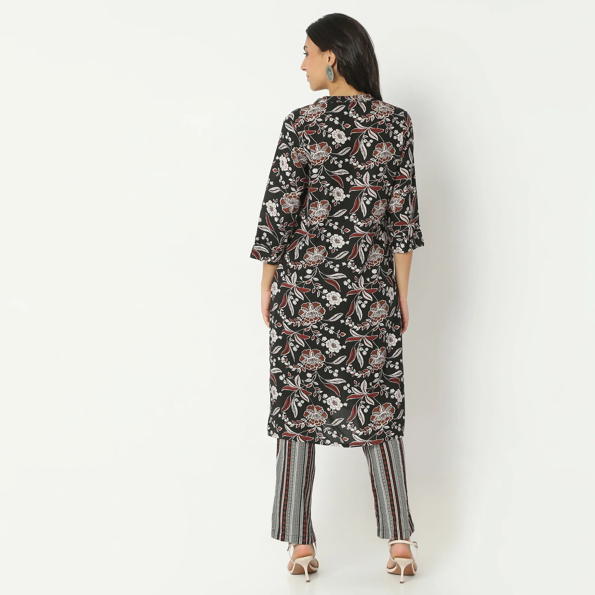 Printed Below Knee Band Collar Kurta - Image 3