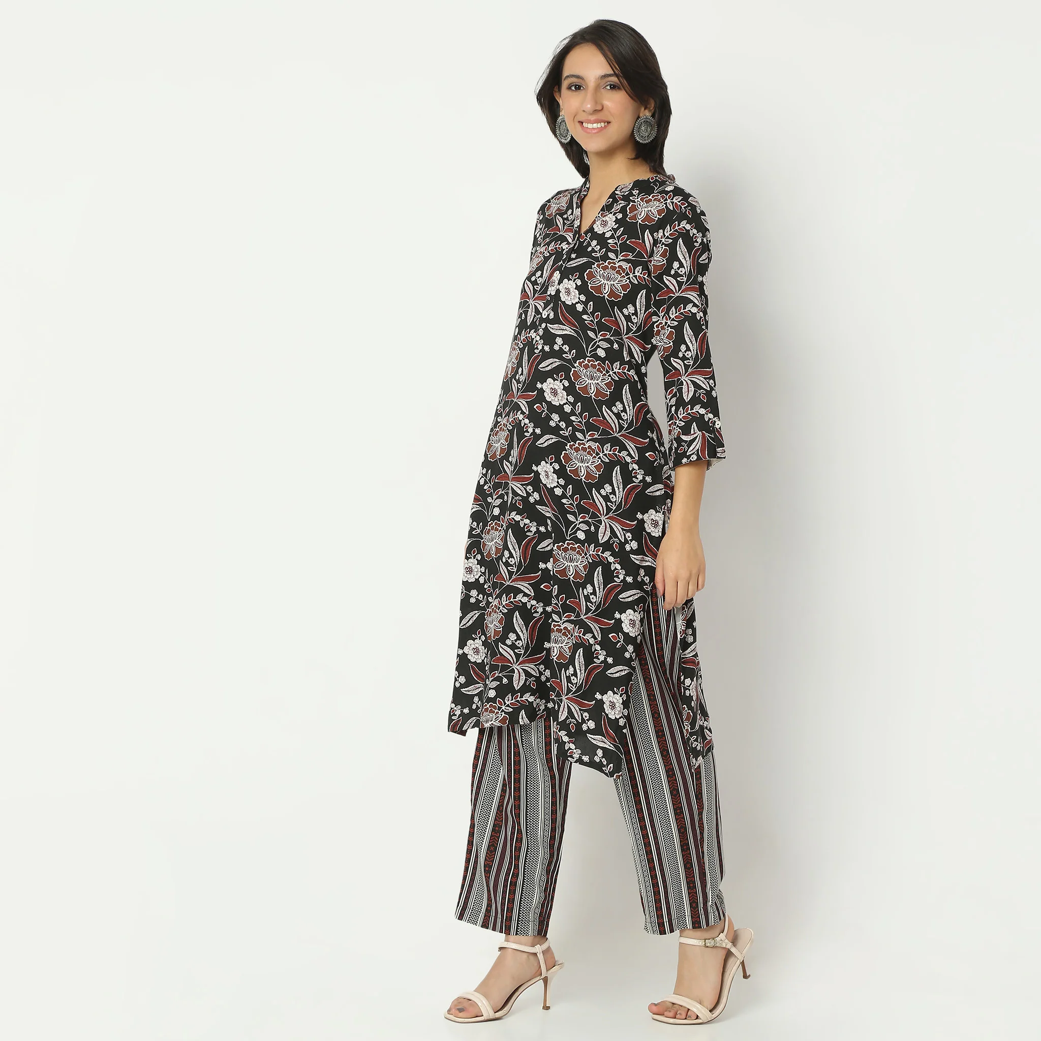 Printed Below Knee Band Collar Kurta - Image 5