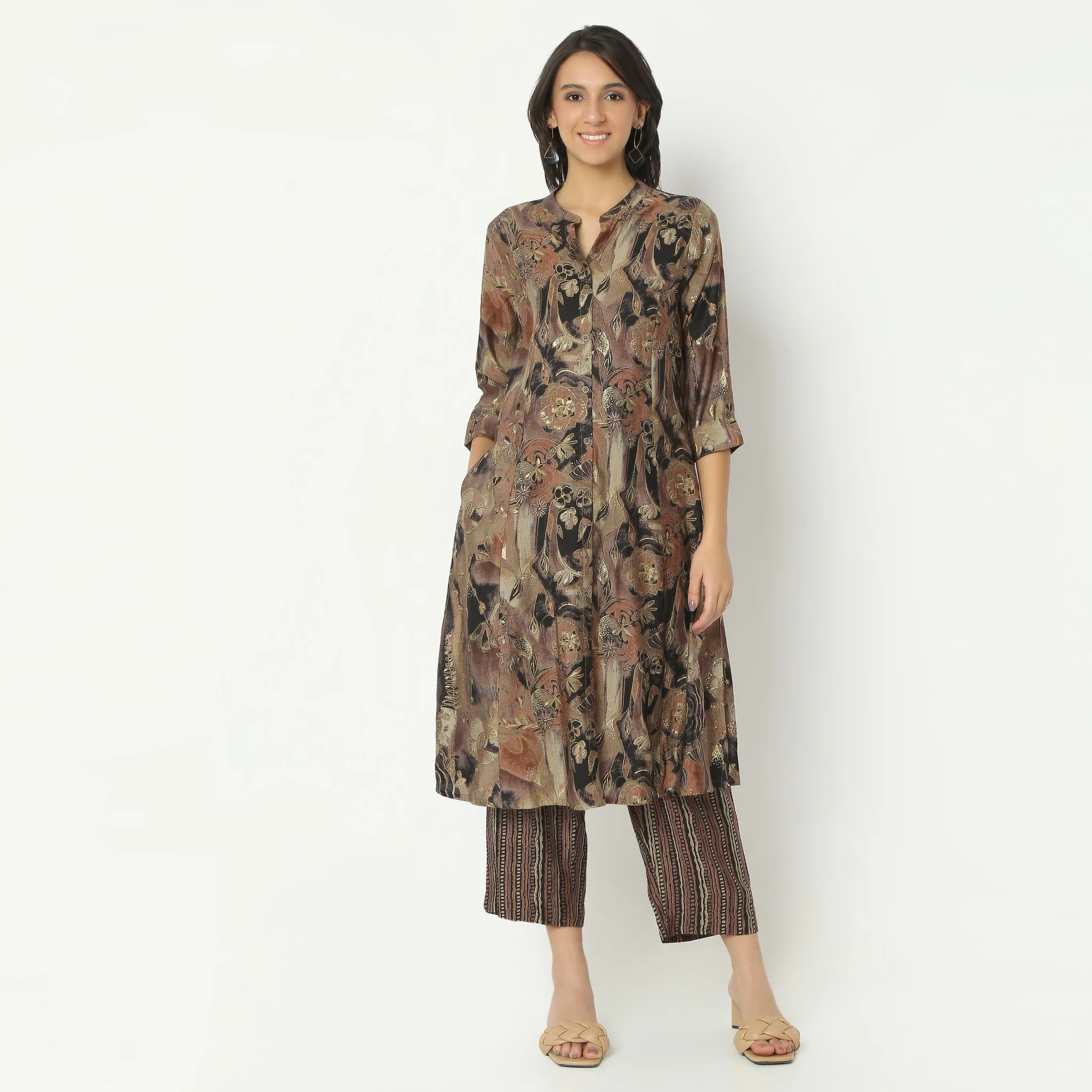 Printed Band Collar Kurta With Pant Set - Image 2