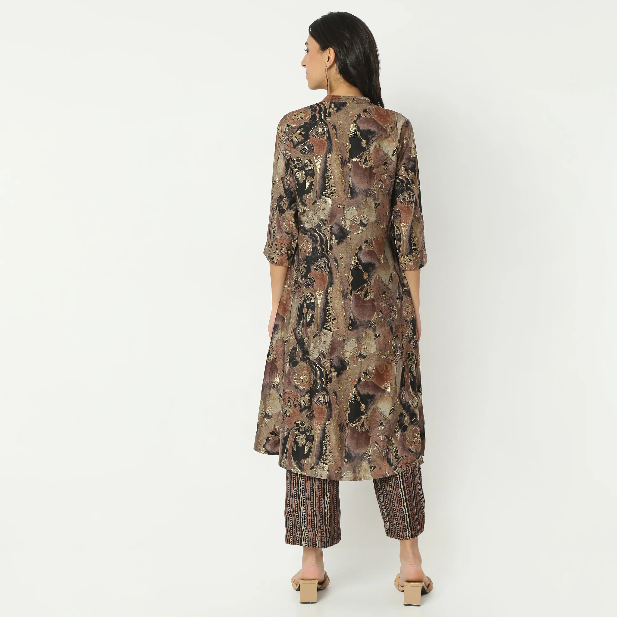Printed Band Collar Kurta With Pant Set - Image 3