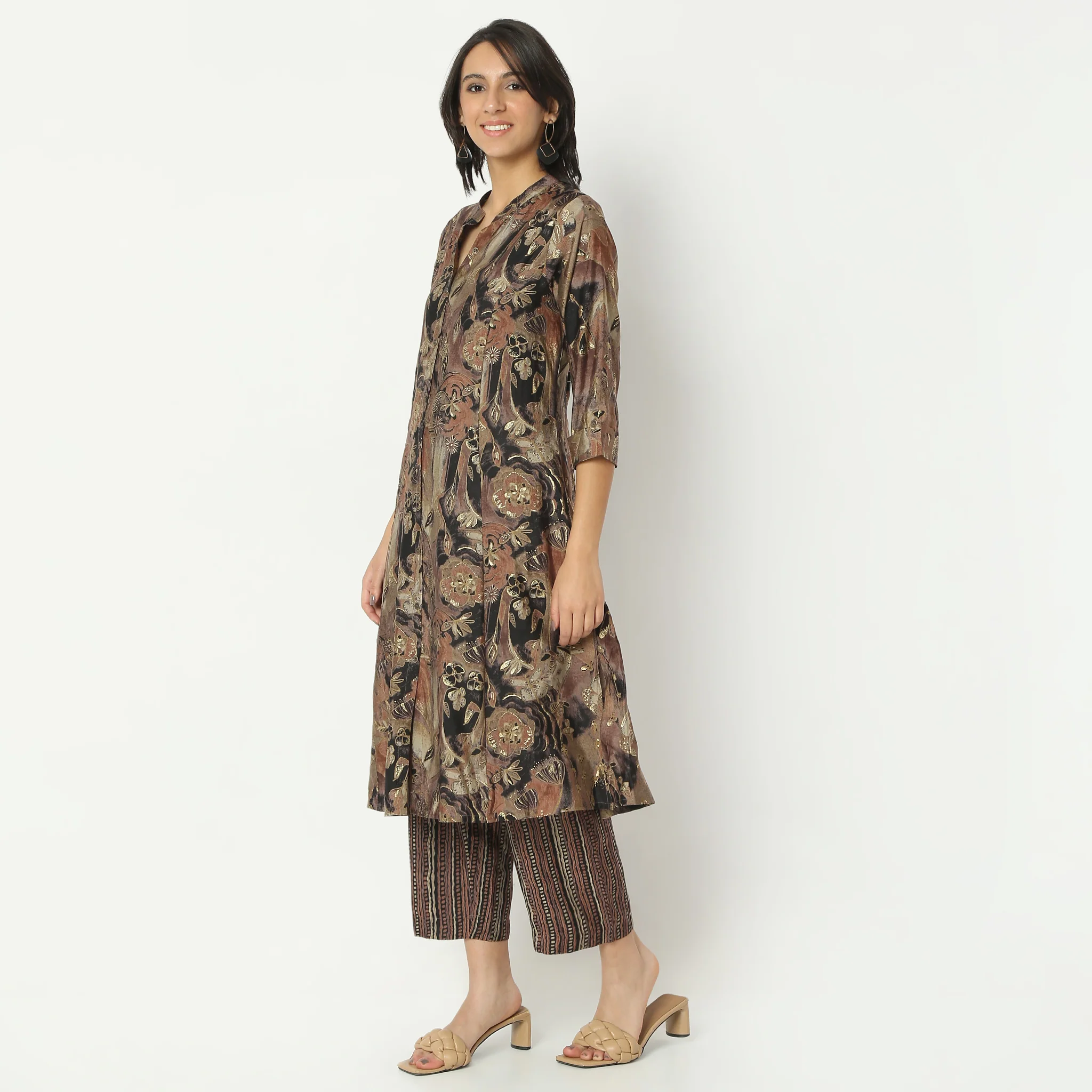 Printed Band Collar Kurta With Pant Set - Image 5